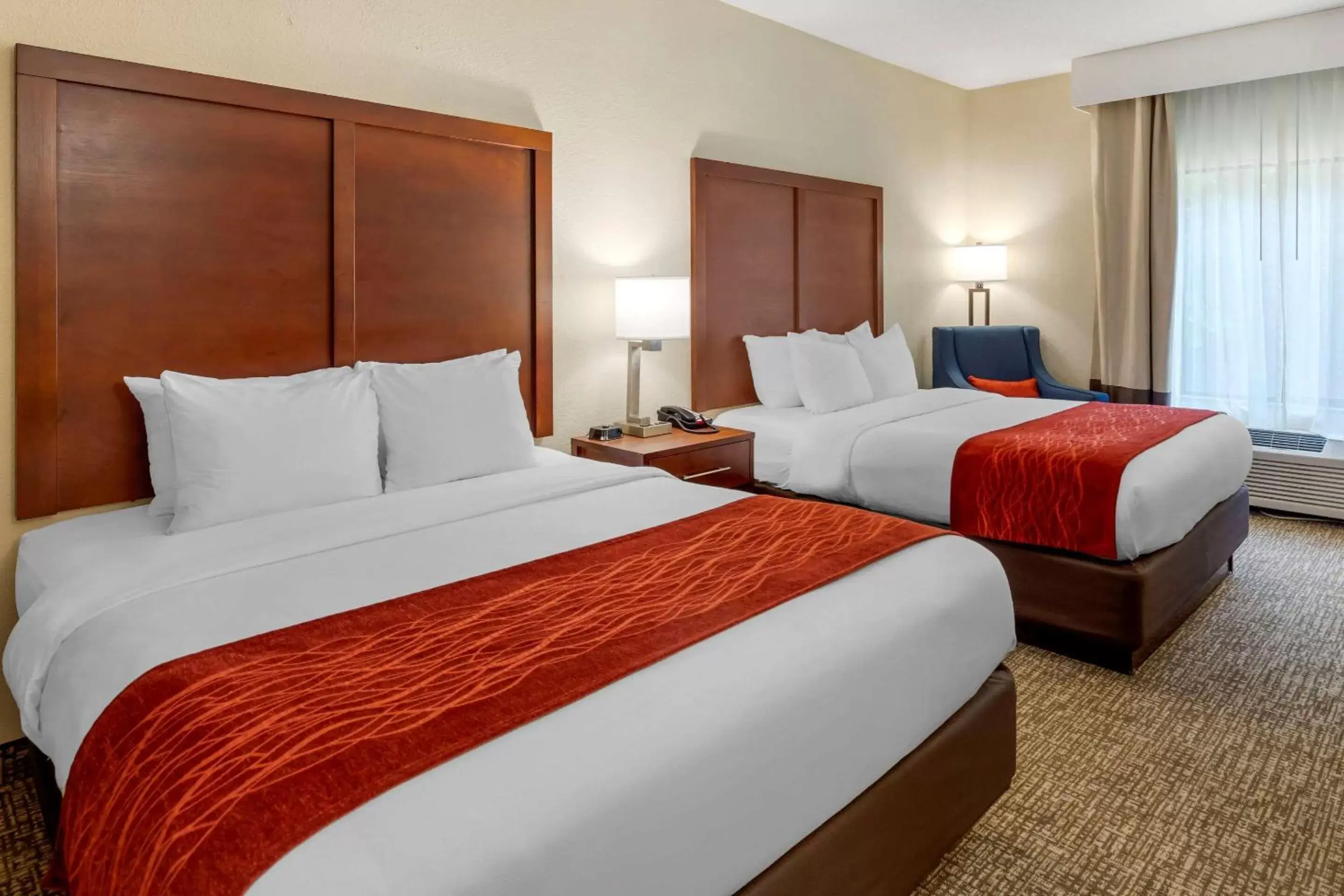 Photo of the whole room, Bed in Comfort Inn & Suites