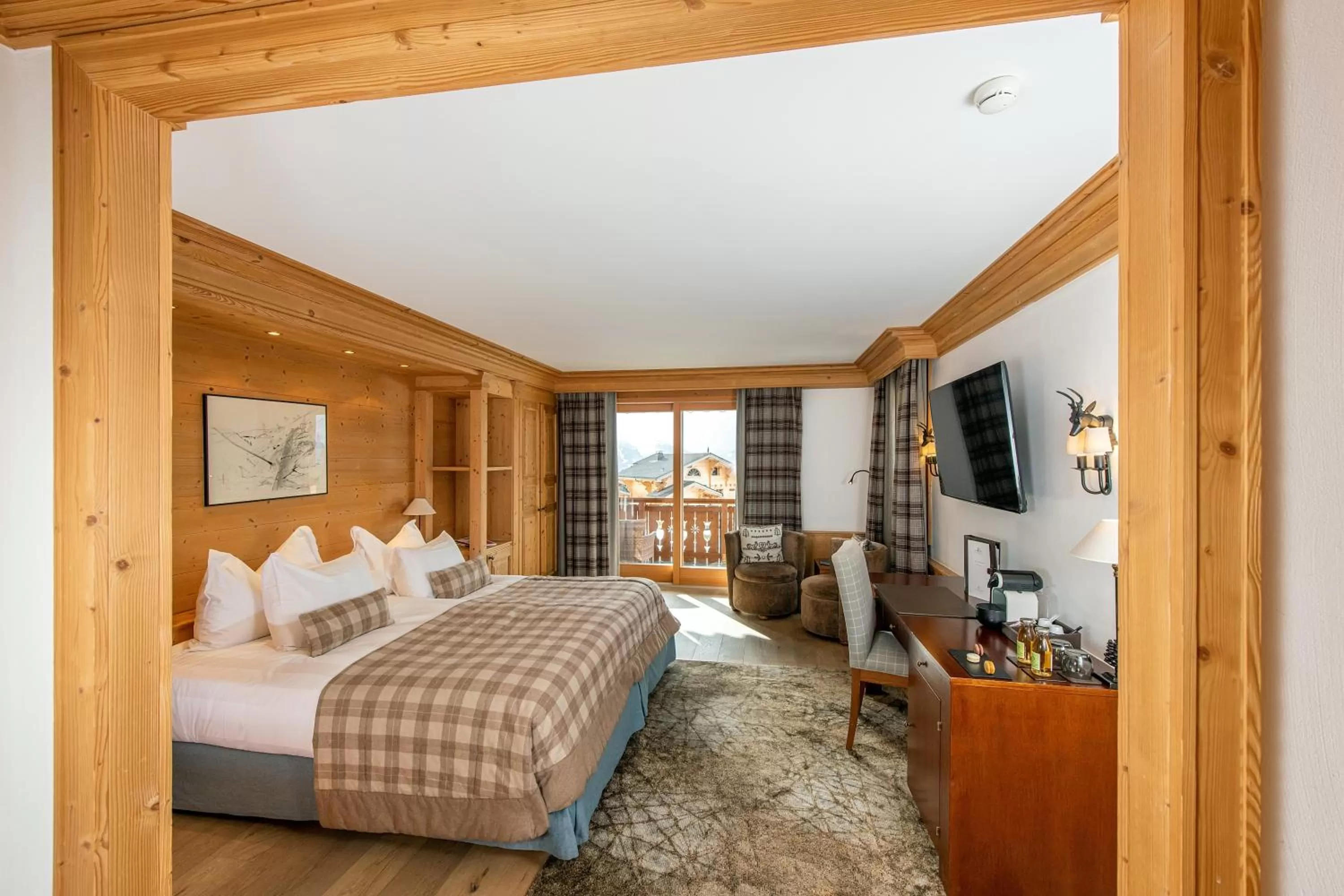 Photo of the whole room, Bed in Chalet RoyAlp Hôtel & Spa