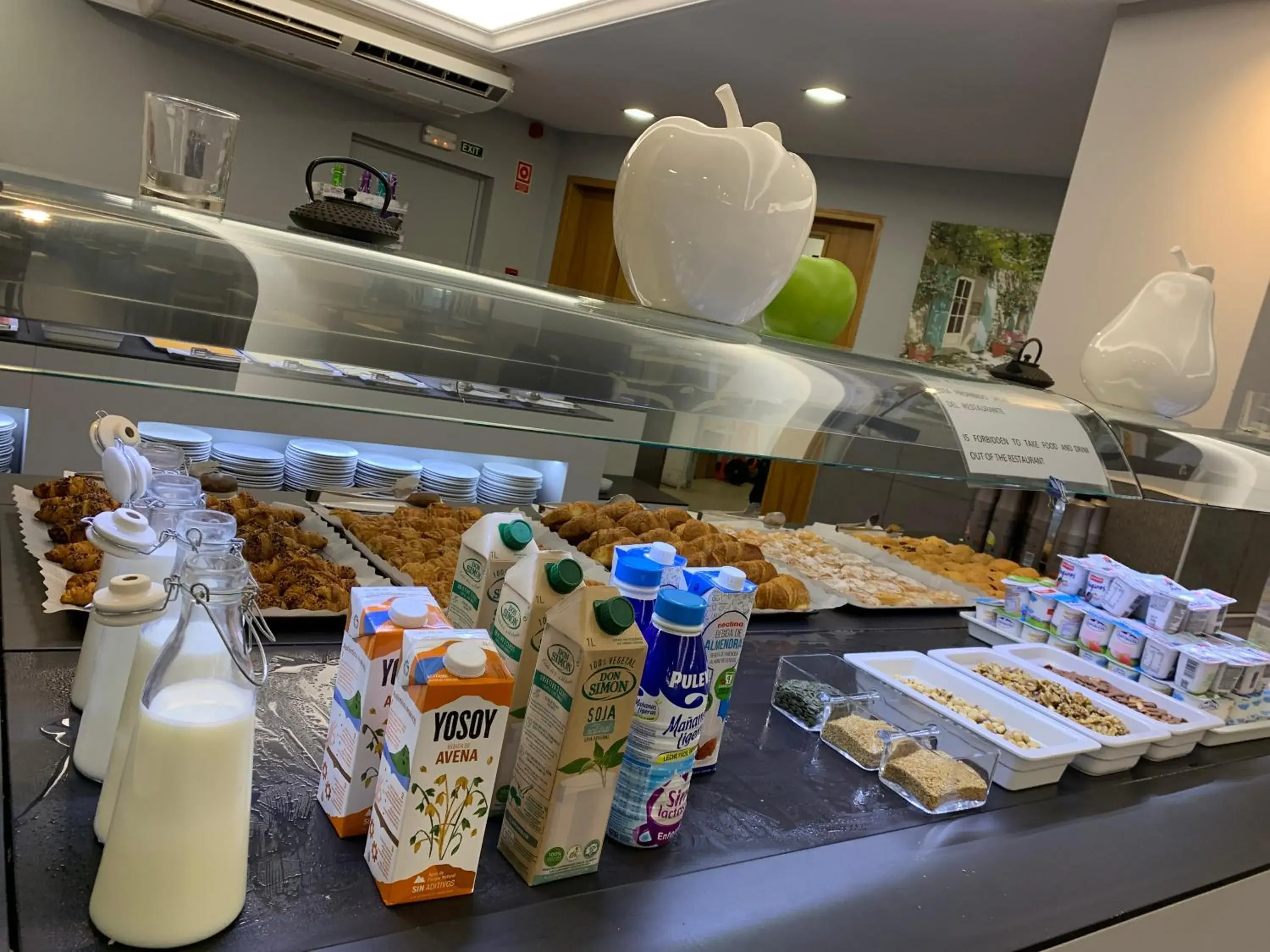 Buffet breakfast in Hotel Bon Repos Buffet breakfast in Hotel Bon Repos