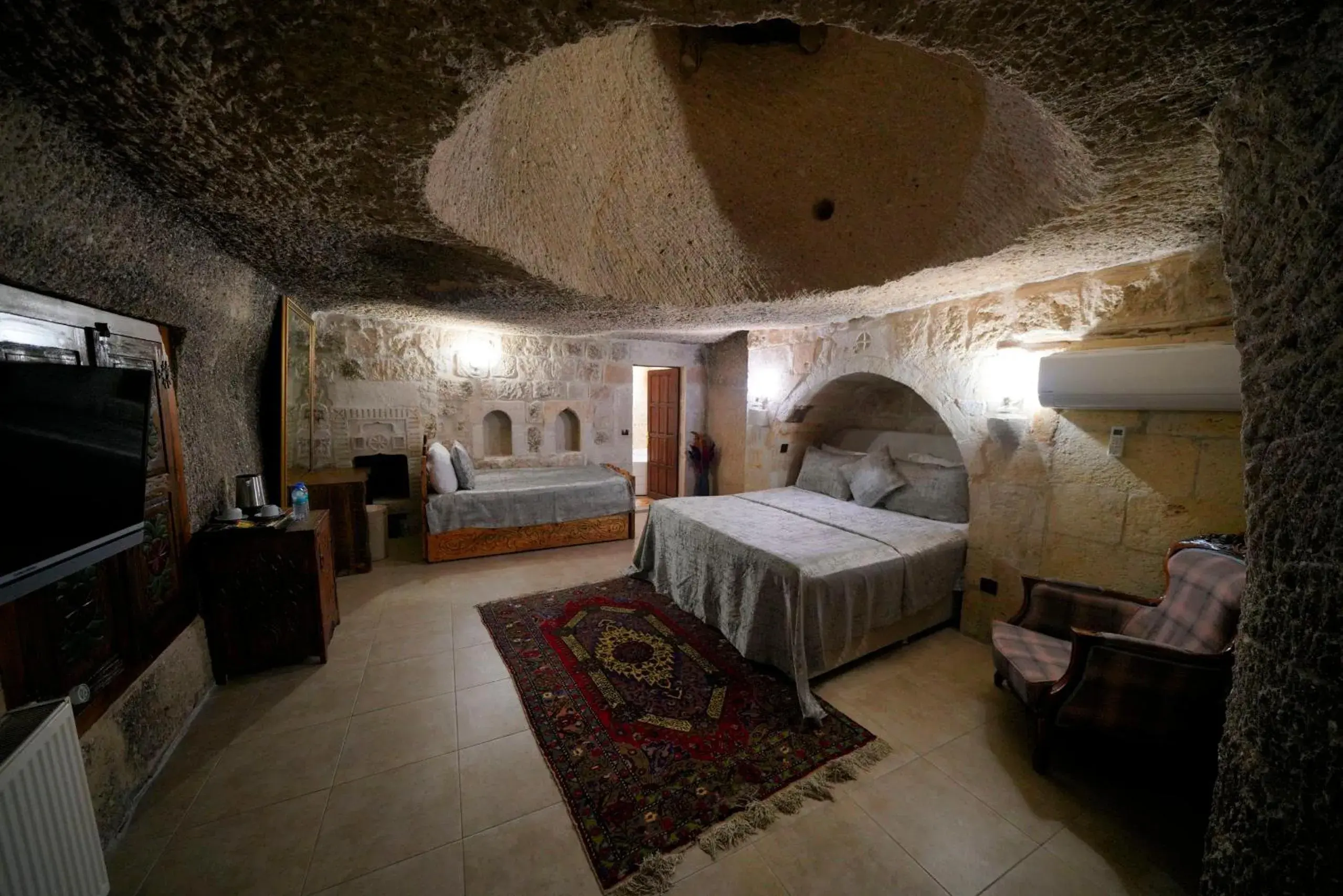 Photo of the whole room in Holiday Cave Hotel