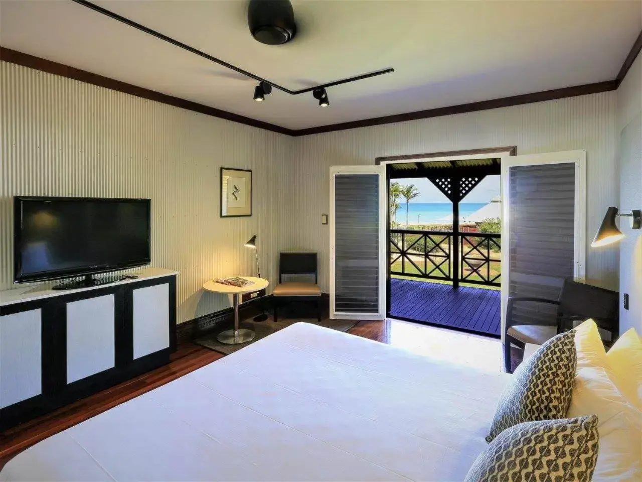 Balcony/Terrace, TV/Entertainment Center in Cable Beach Club Resort & Spa