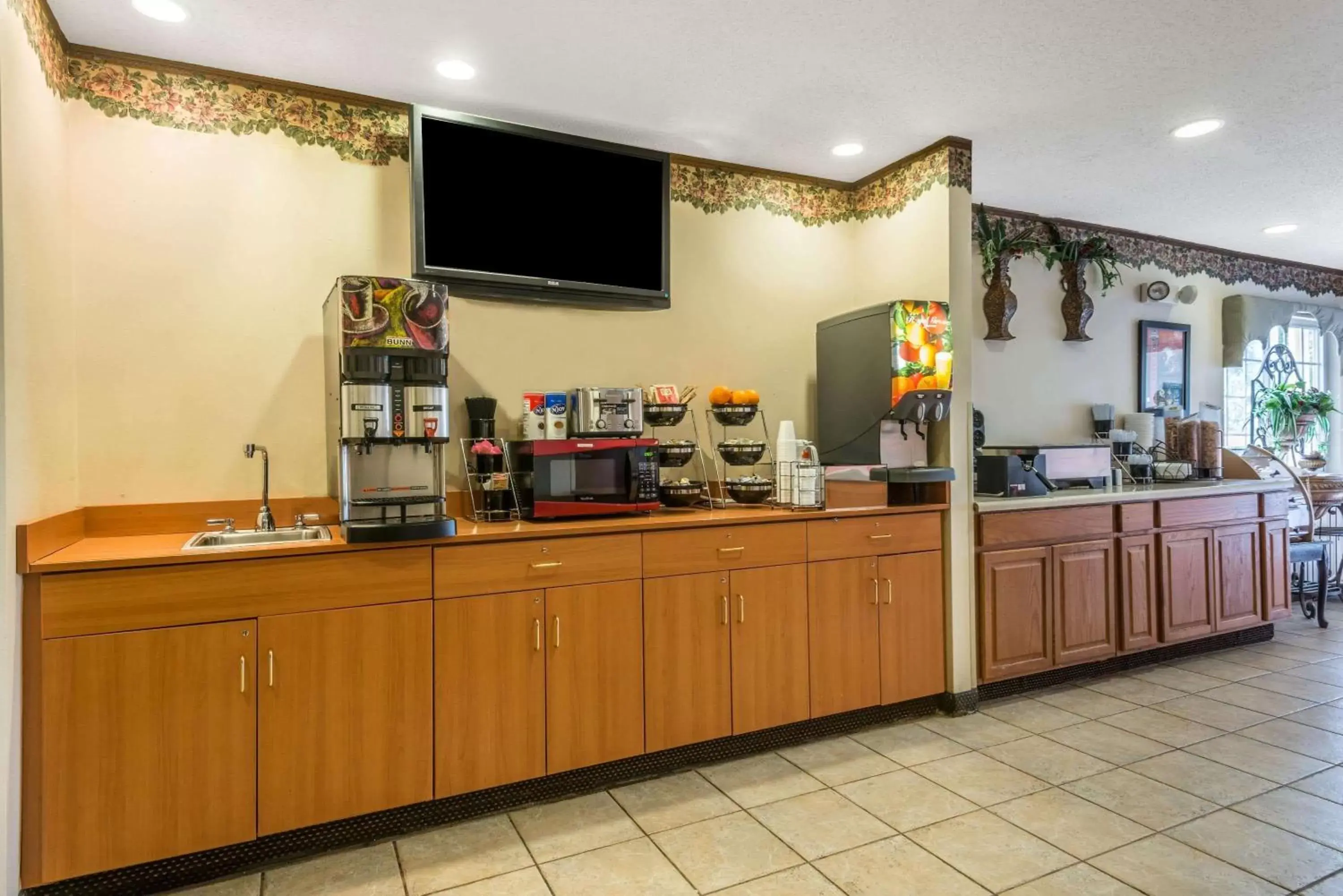 Restaurant/places to eat in Microtel Inn & Suites by Wyndham Auburn