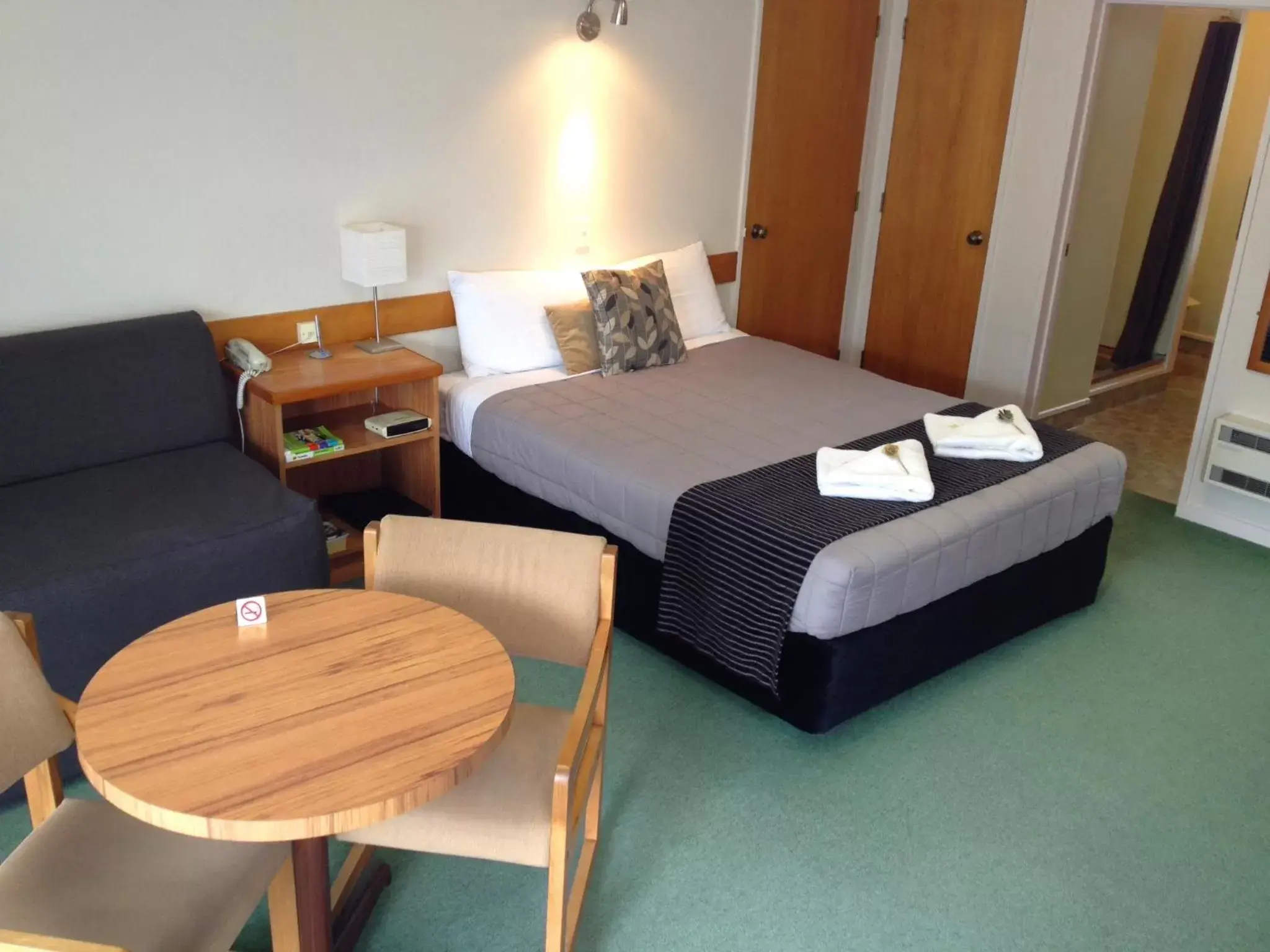 Bed in Aalton Motel Bed in Aalton Motel