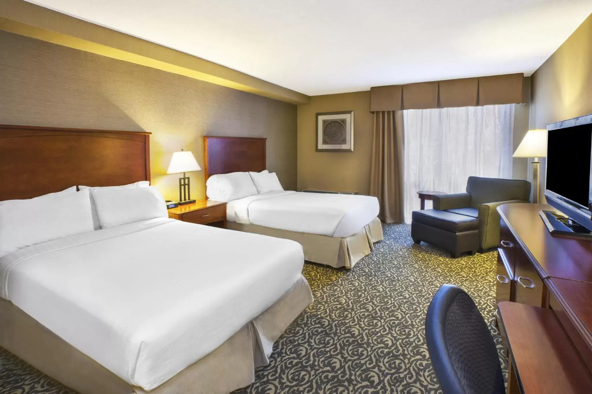 Photo of the whole room, Bed in Holiday Inn National Airport/Crystal City, an IHG Hotel