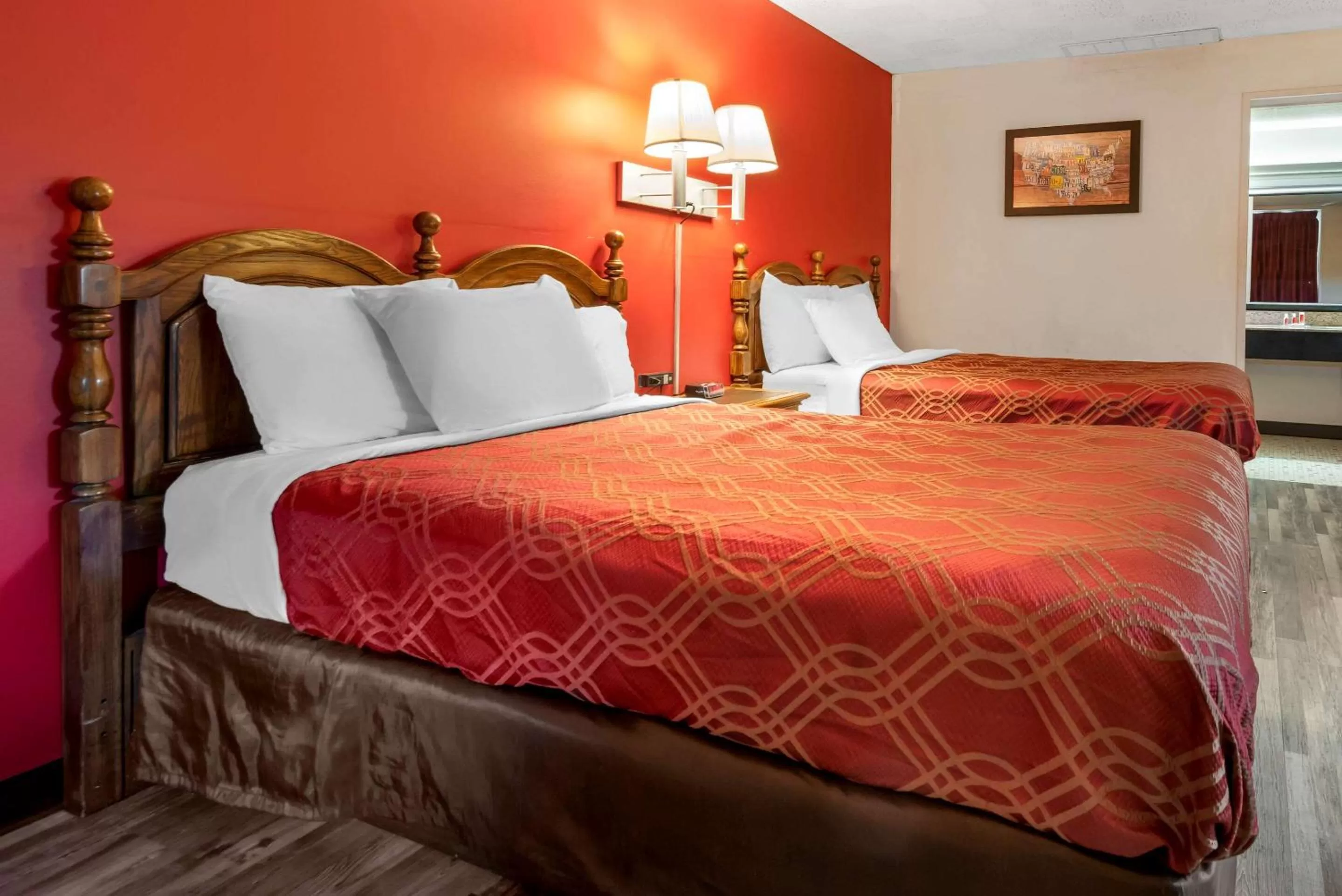 Bed in Econo Lodge Cortland Downtown