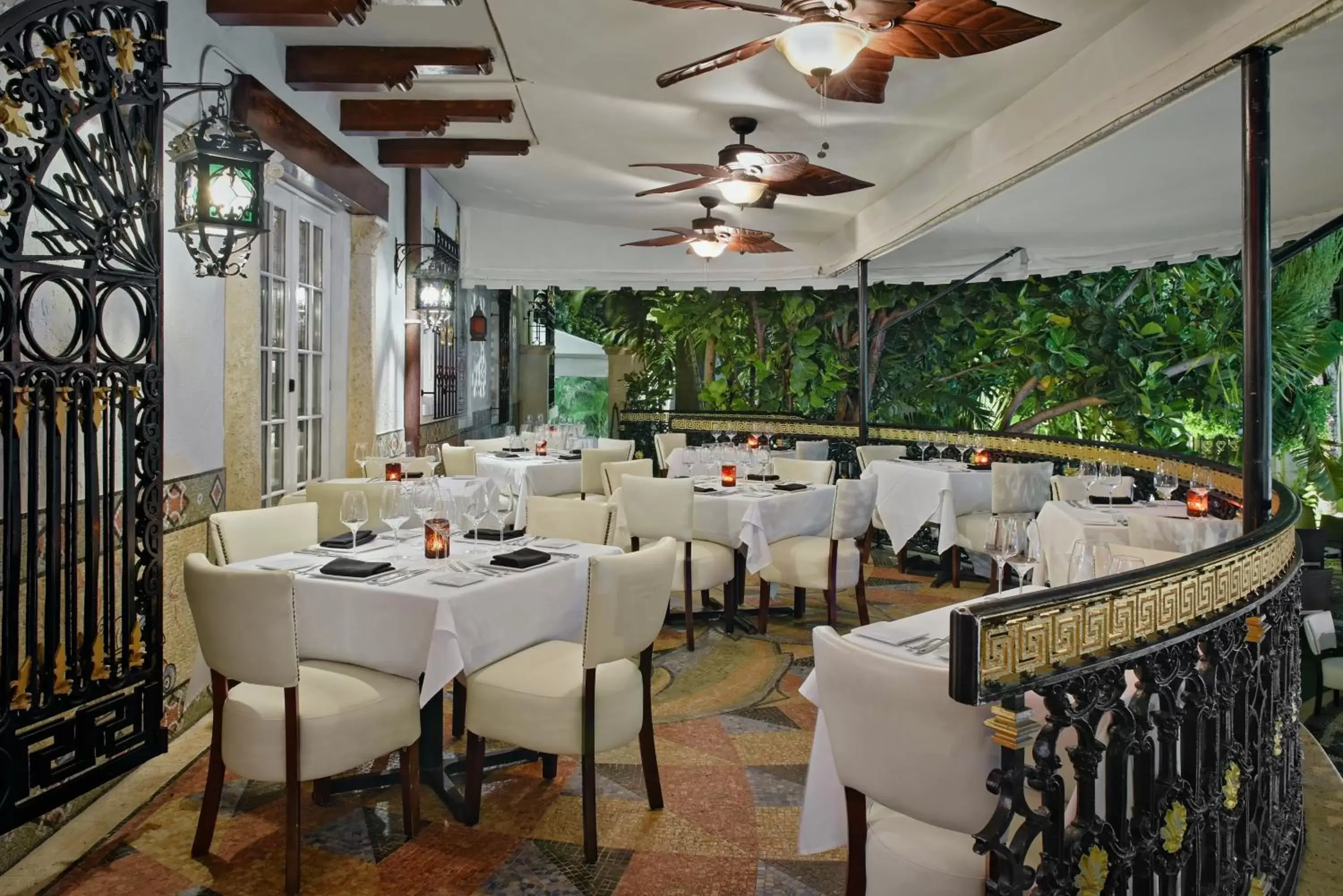 Restaurant/places to eat in The Villa Casa Casuarina