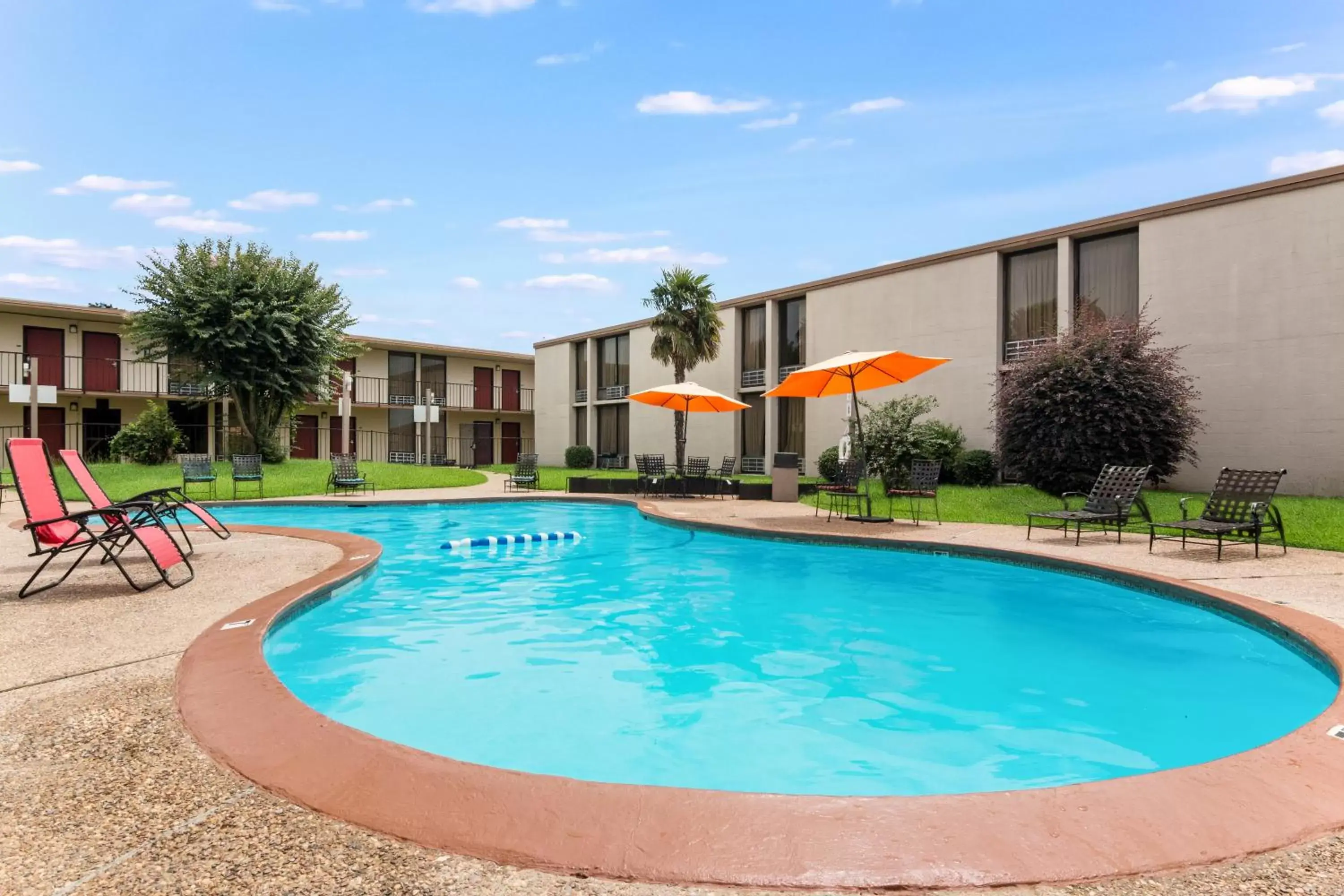 Swimming pool in LeBossier Hotel