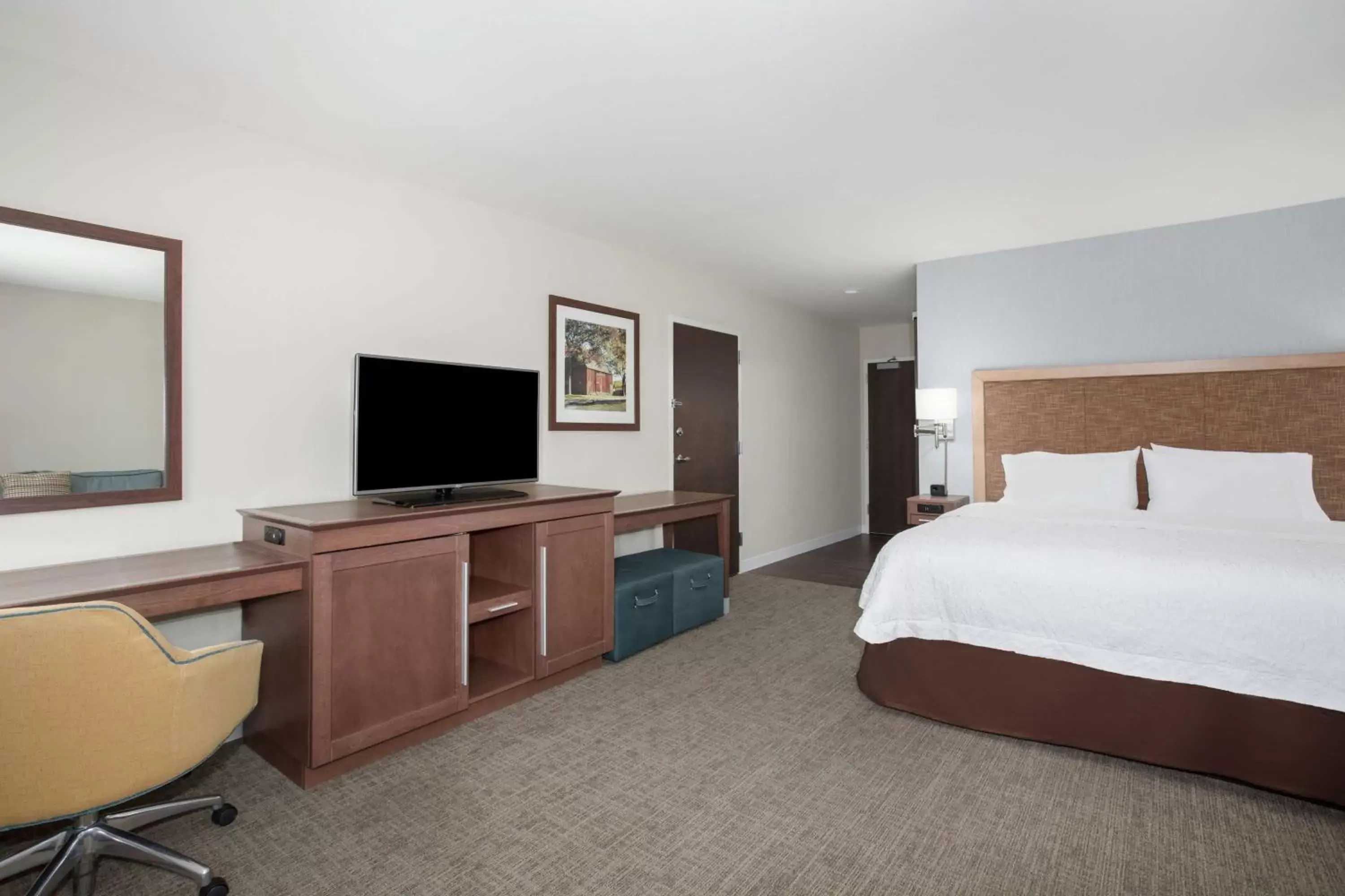 Bedroom, Bed in Hampton Inn Lincoln Airport, Ne