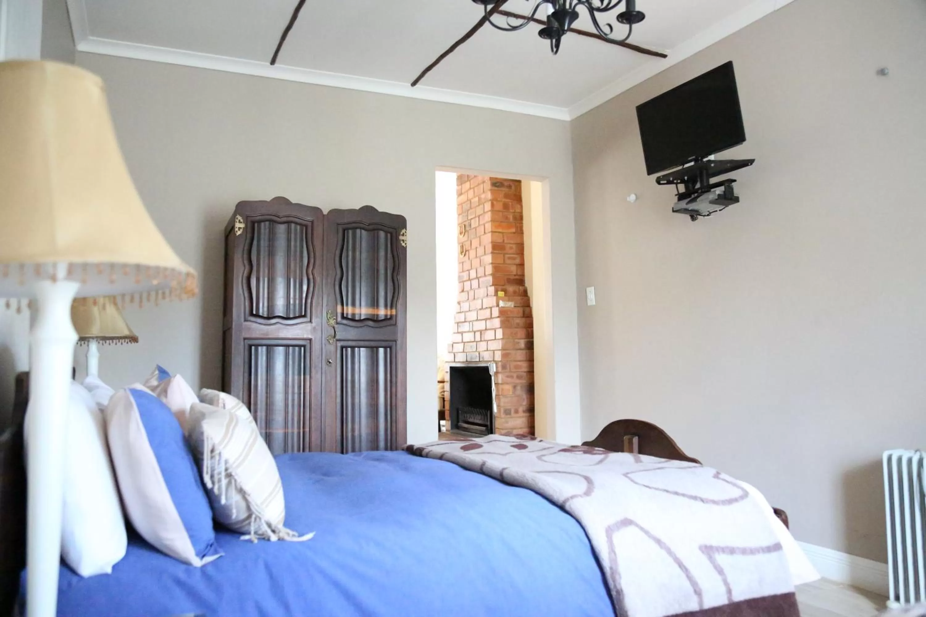 Bed in The Highveld Cape Inn