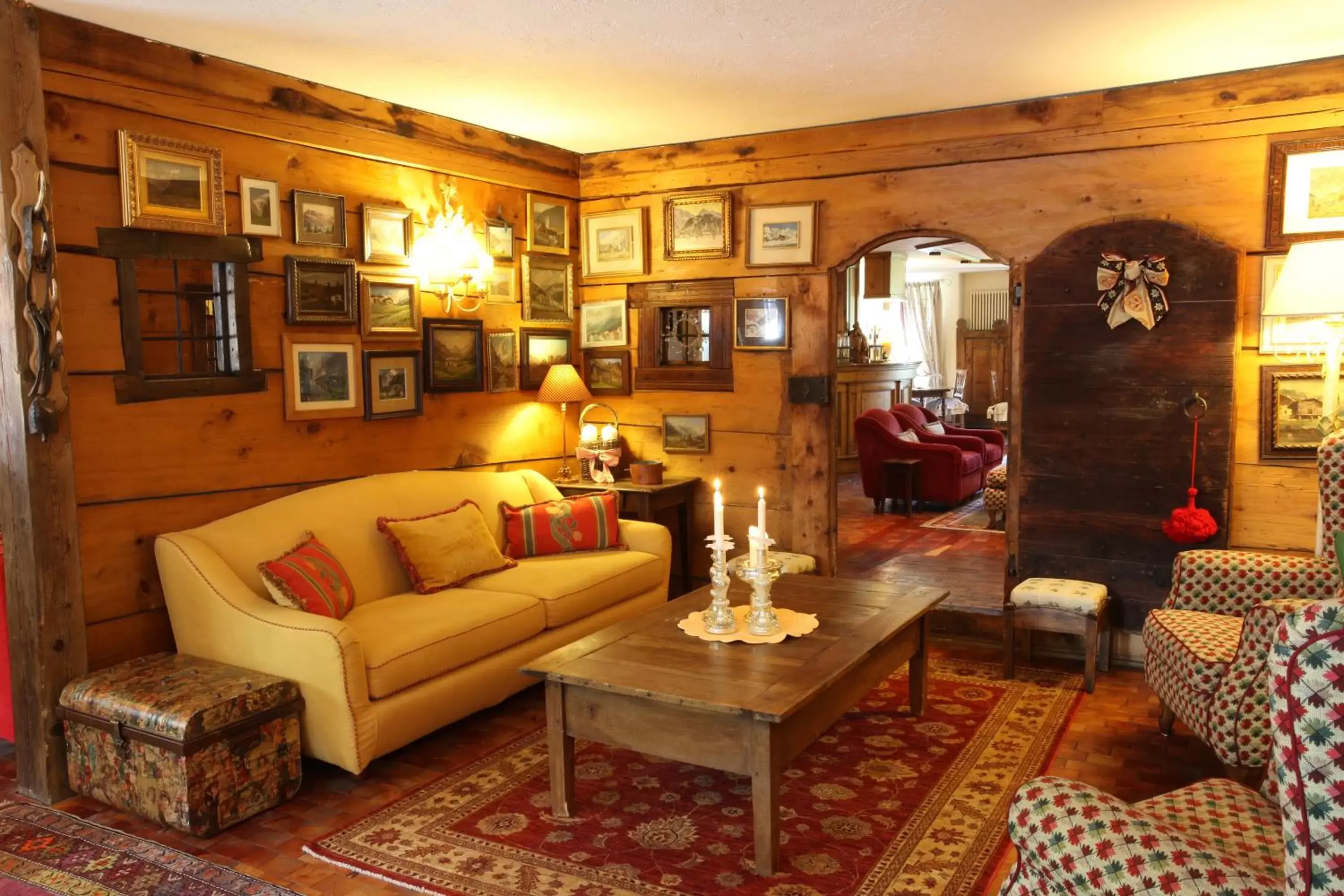 Communal lounge/ TV room, Seating Area in Auberge de La Maison