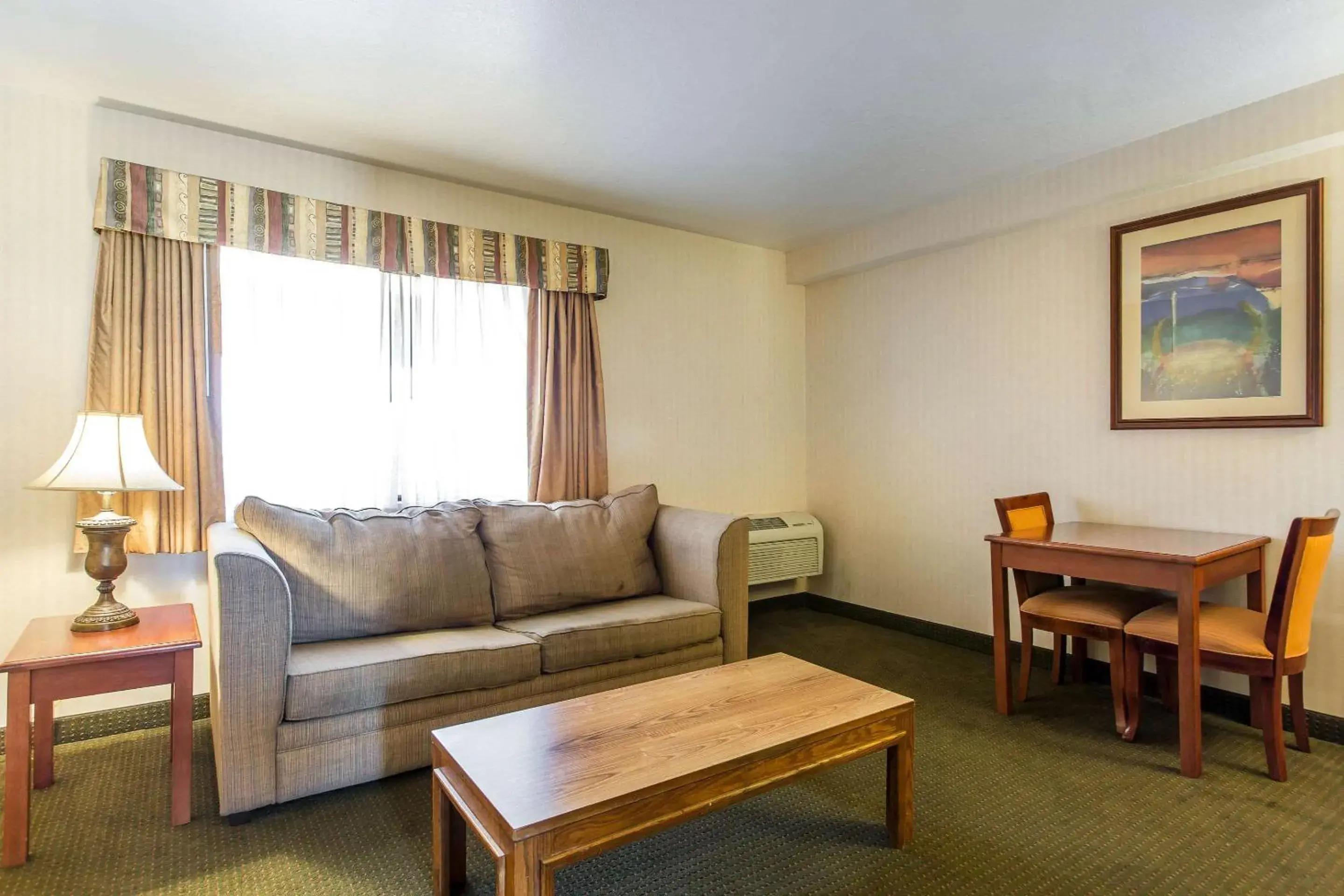 Bedroom, Seating Area in Econo Lodge Inn & Suites Riverside - Corona