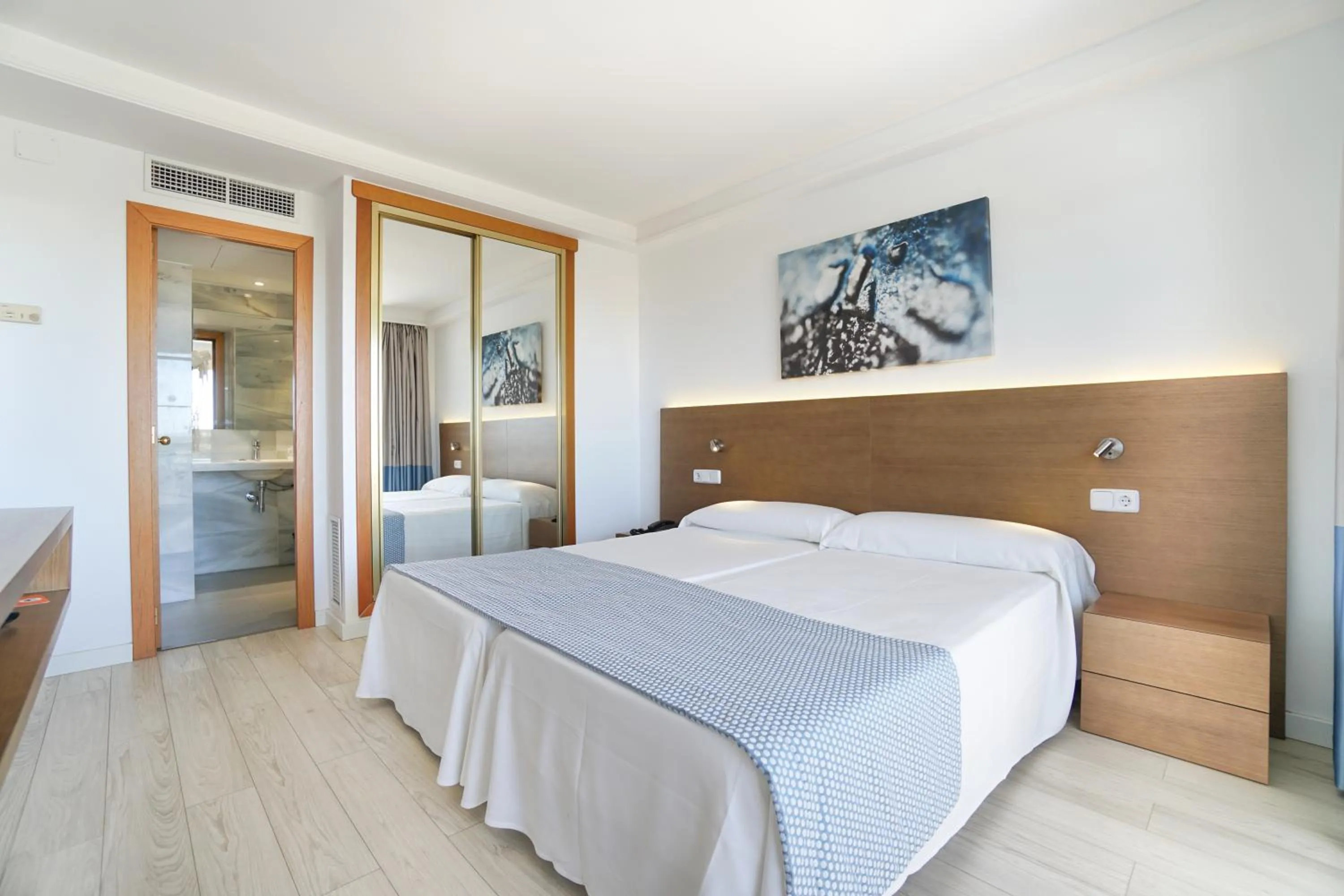 Bedroom, Bed in Hotel Millor Sol