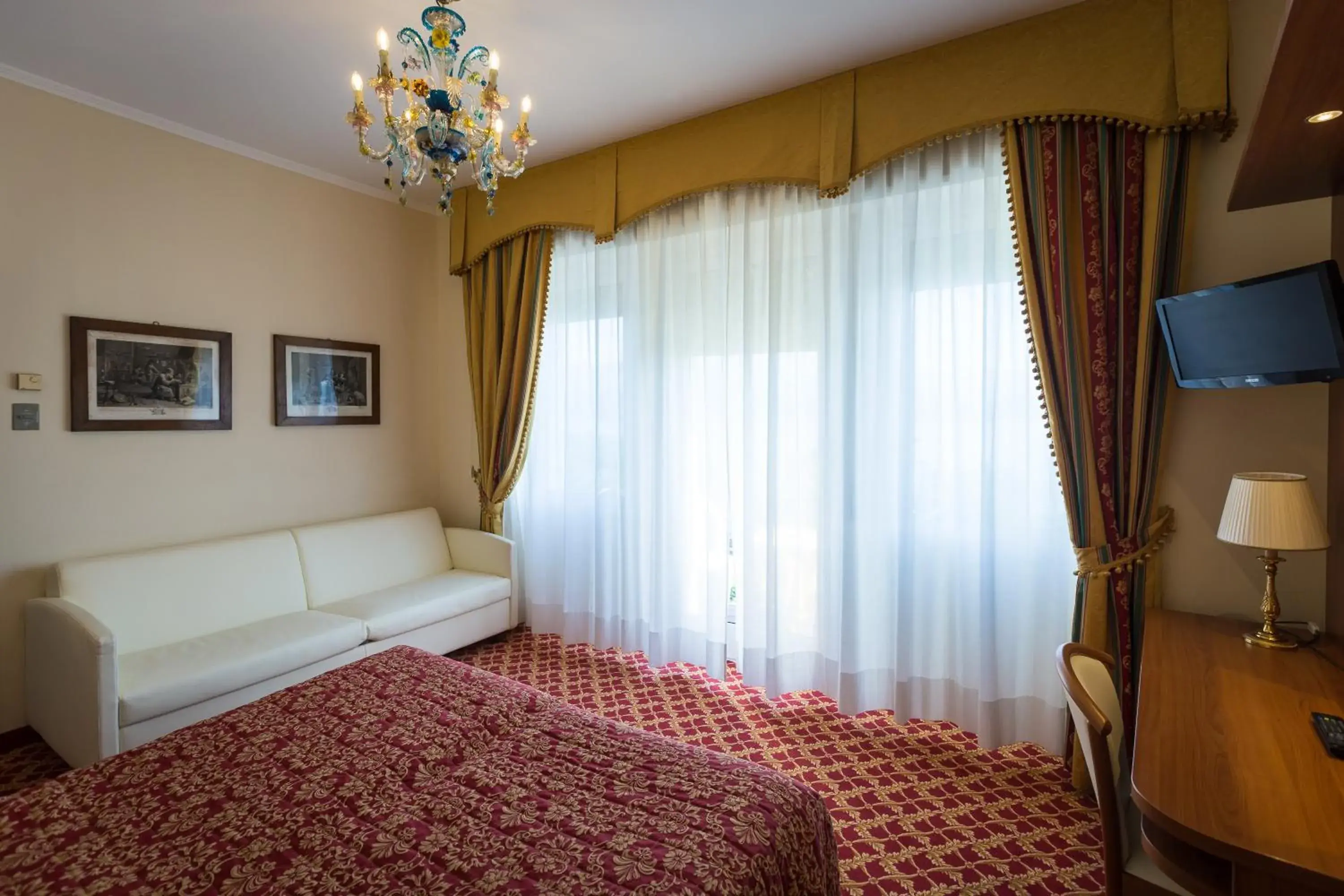 Photo of the whole room, Bed in Hotel Milan Speranza Au Lac