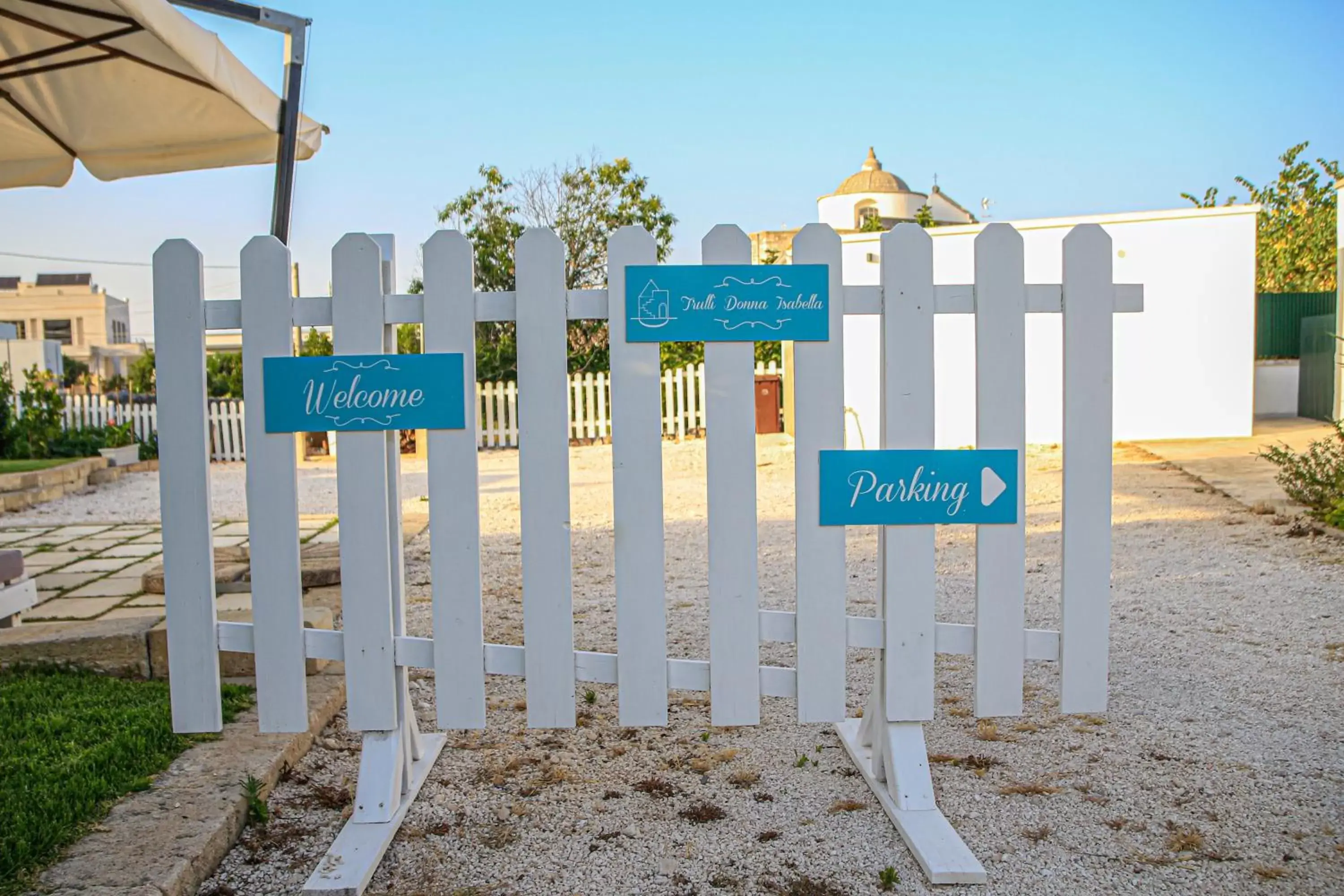 Parking, Property Logo/Sign in B&B Trulli Donna Isabella