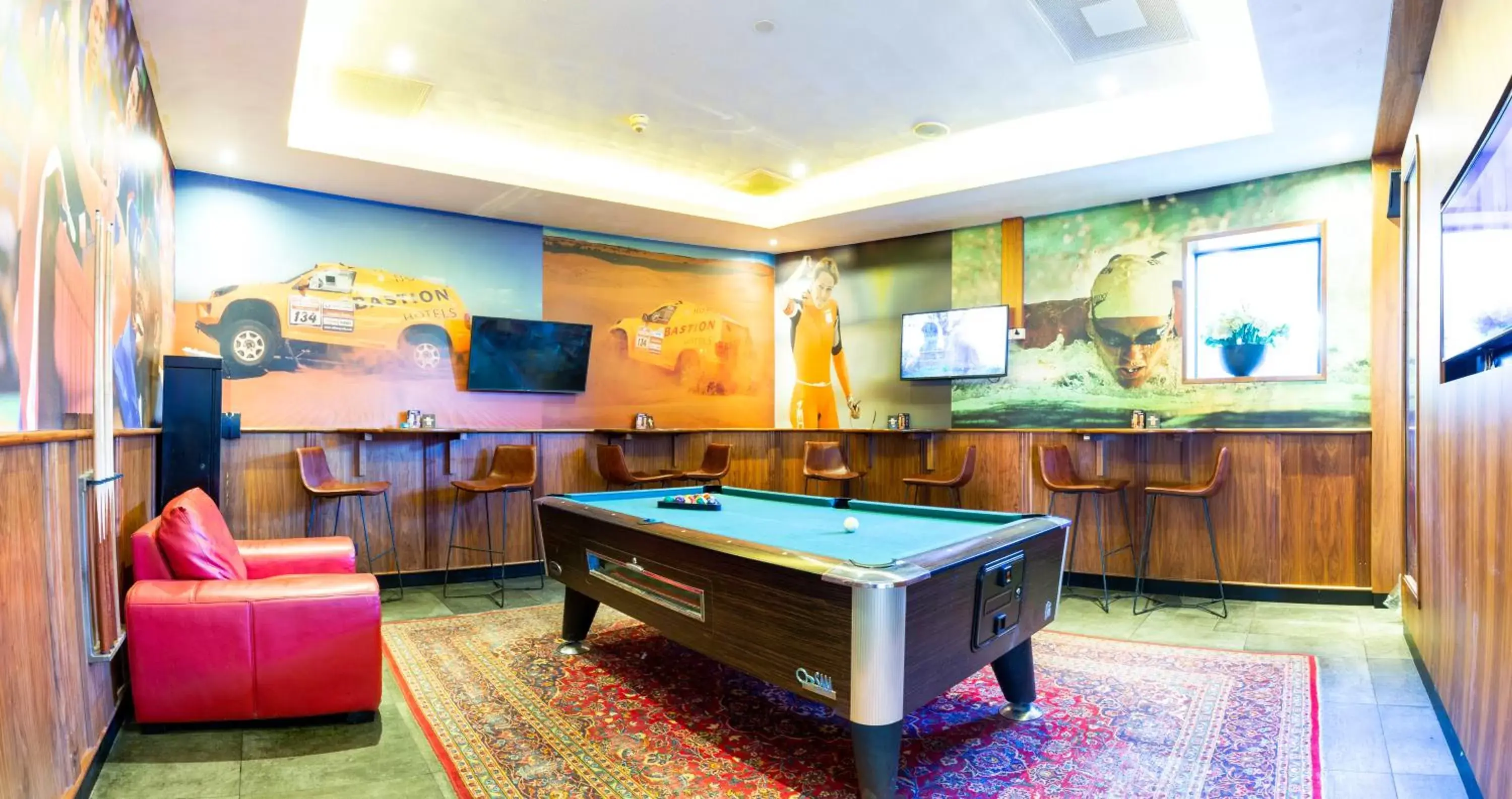 Communal lounge/ TV room, Billiards in Bastion Hotel Amsterdam Airport