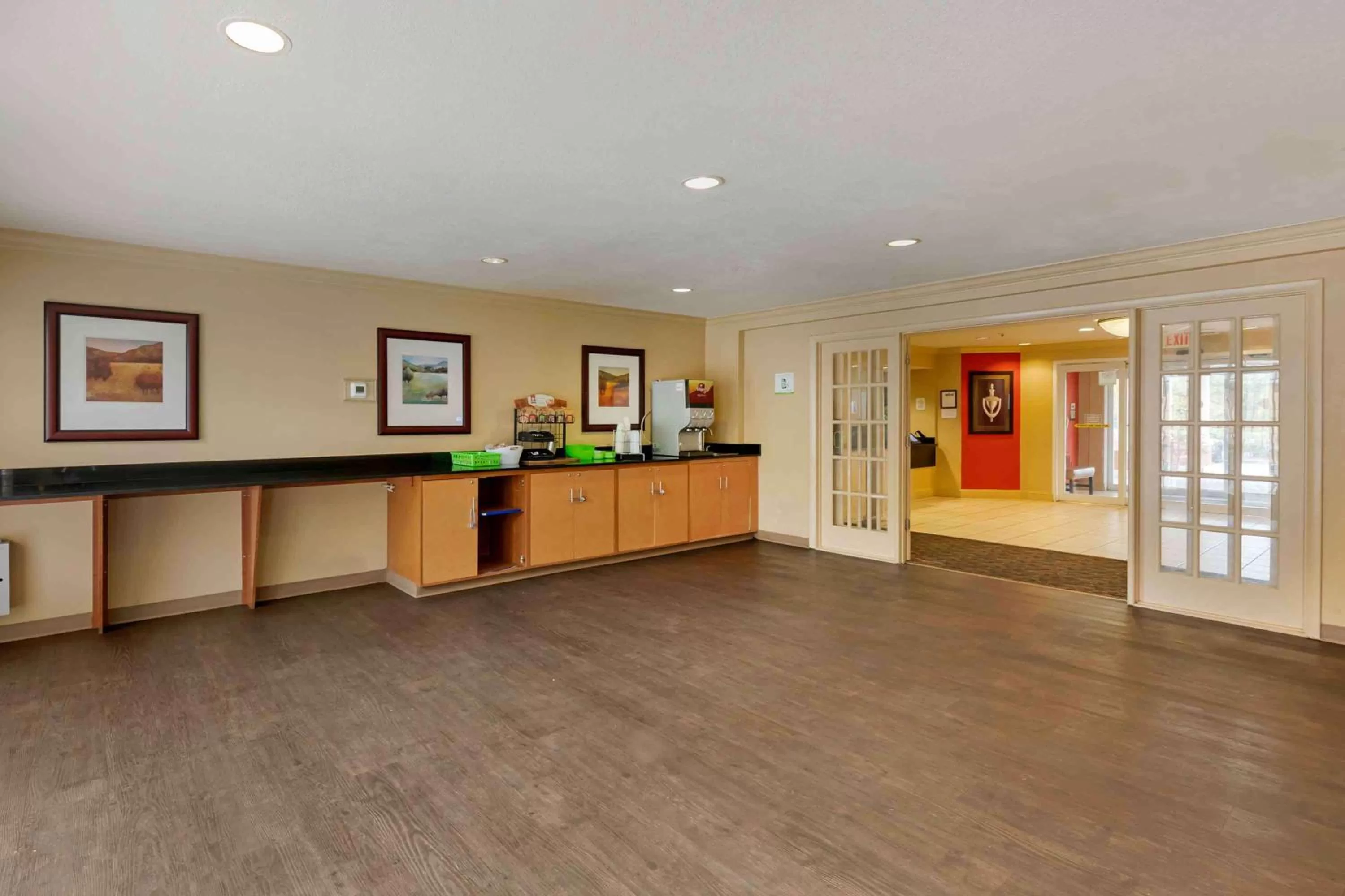 Breakfast in Extended Stay America Suites - Orlando - Convention Center - 6443 Westwood