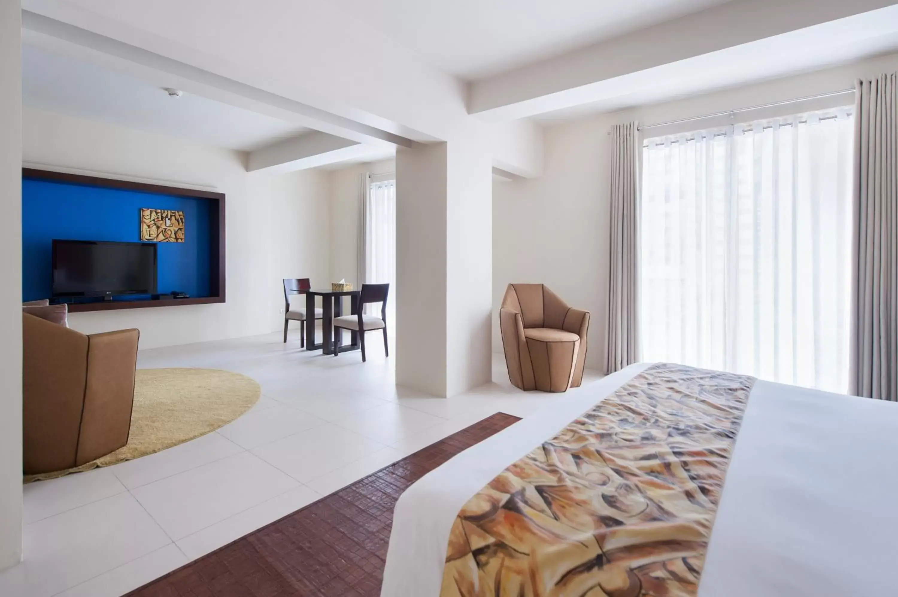 Living room, TV/Entertainment Center in The Picasso Boutique Serviced Residences Managed by HII