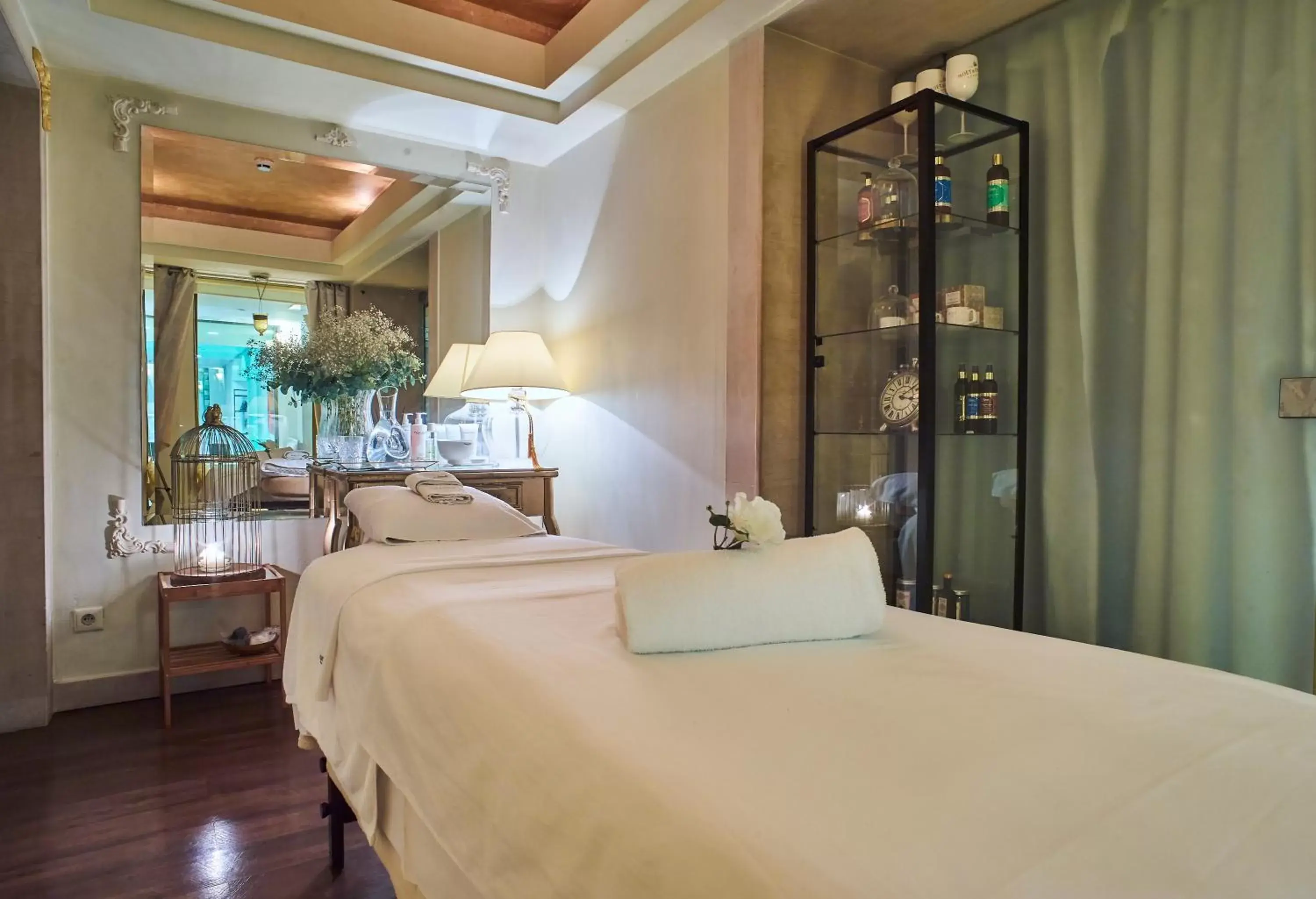 Massage, Bed in Mamaison Le Regina Boutique Hotel