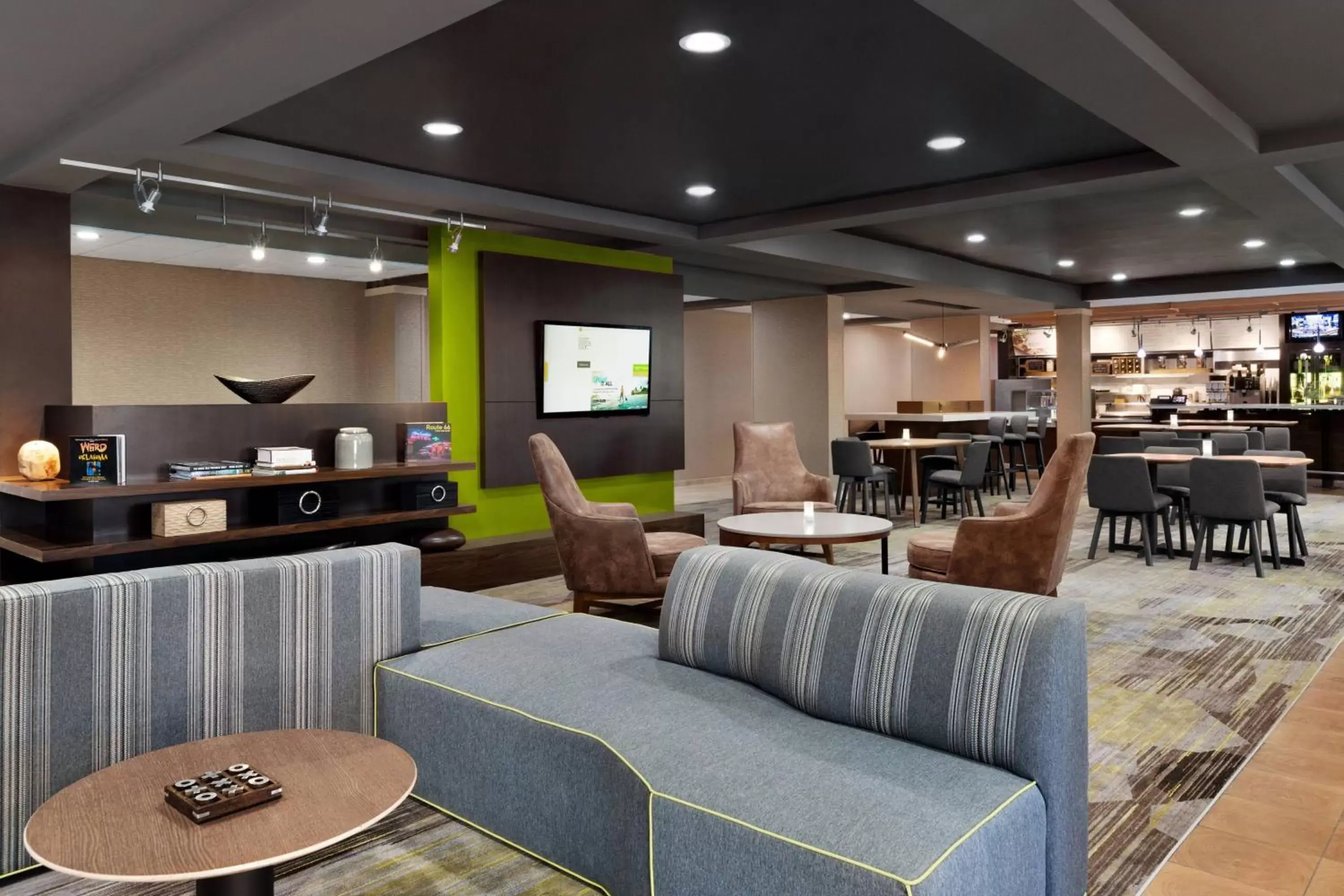 Lobby or reception, Restaurant/Places to Eat in Courtyard by Marriott Tulsa Central