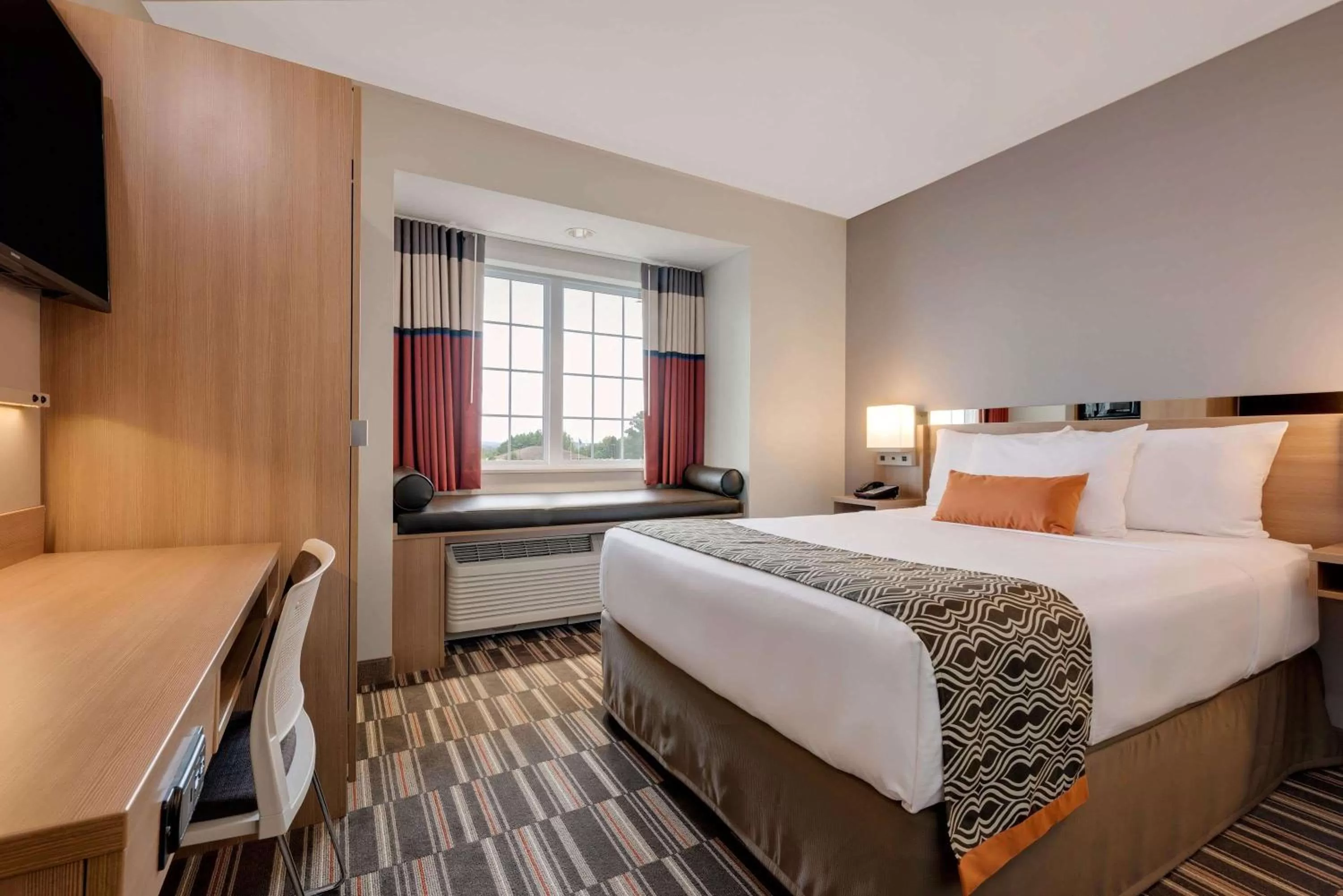 Photo of the whole room, Bed in Microtel Inn & Suites by Wyndham Clarion