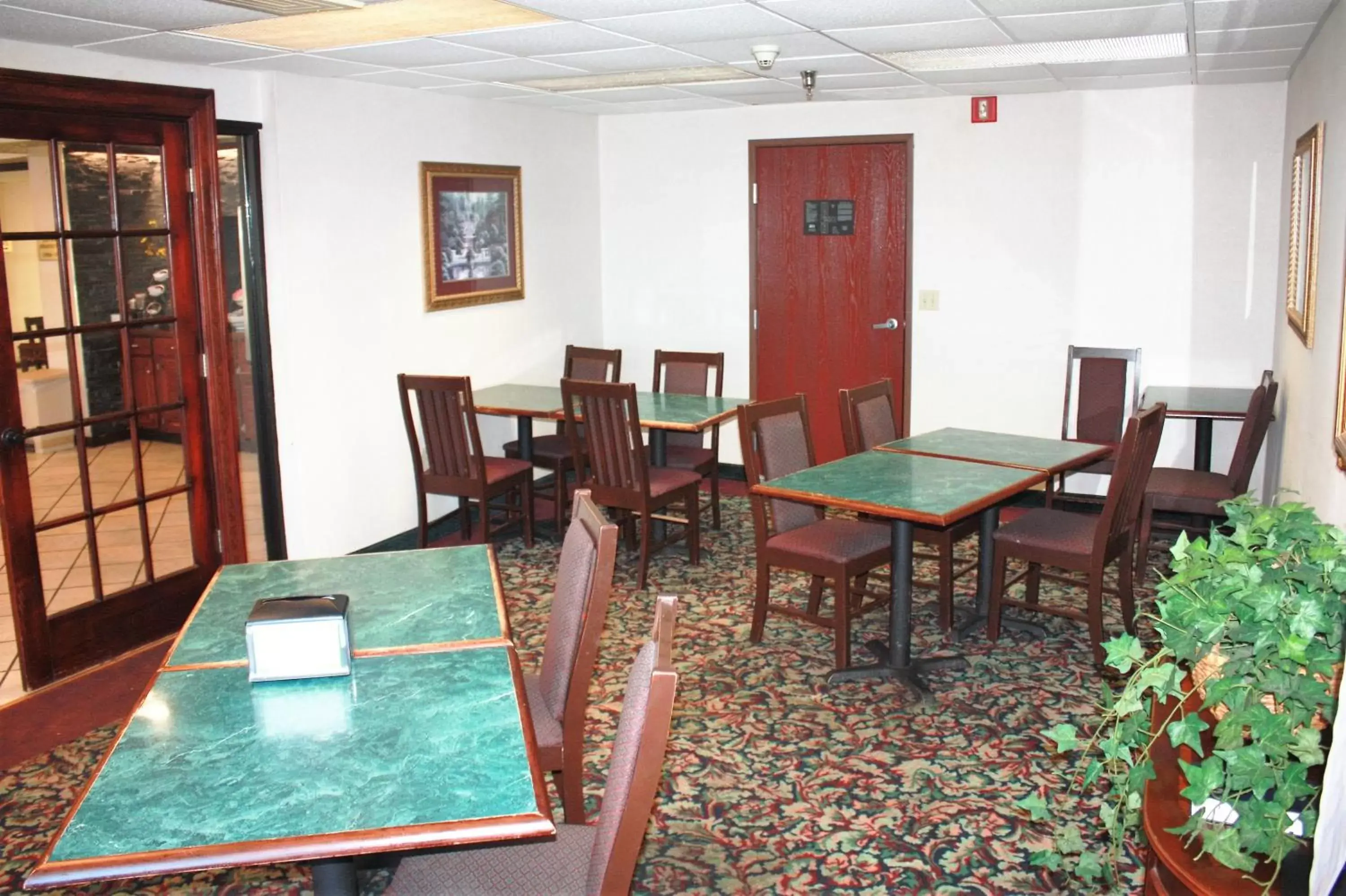 Restaurant/places to eat in Baymont by Wyndham Jonesboro Restaurant/places to eat in Baymont by Wyndham Jonesboro