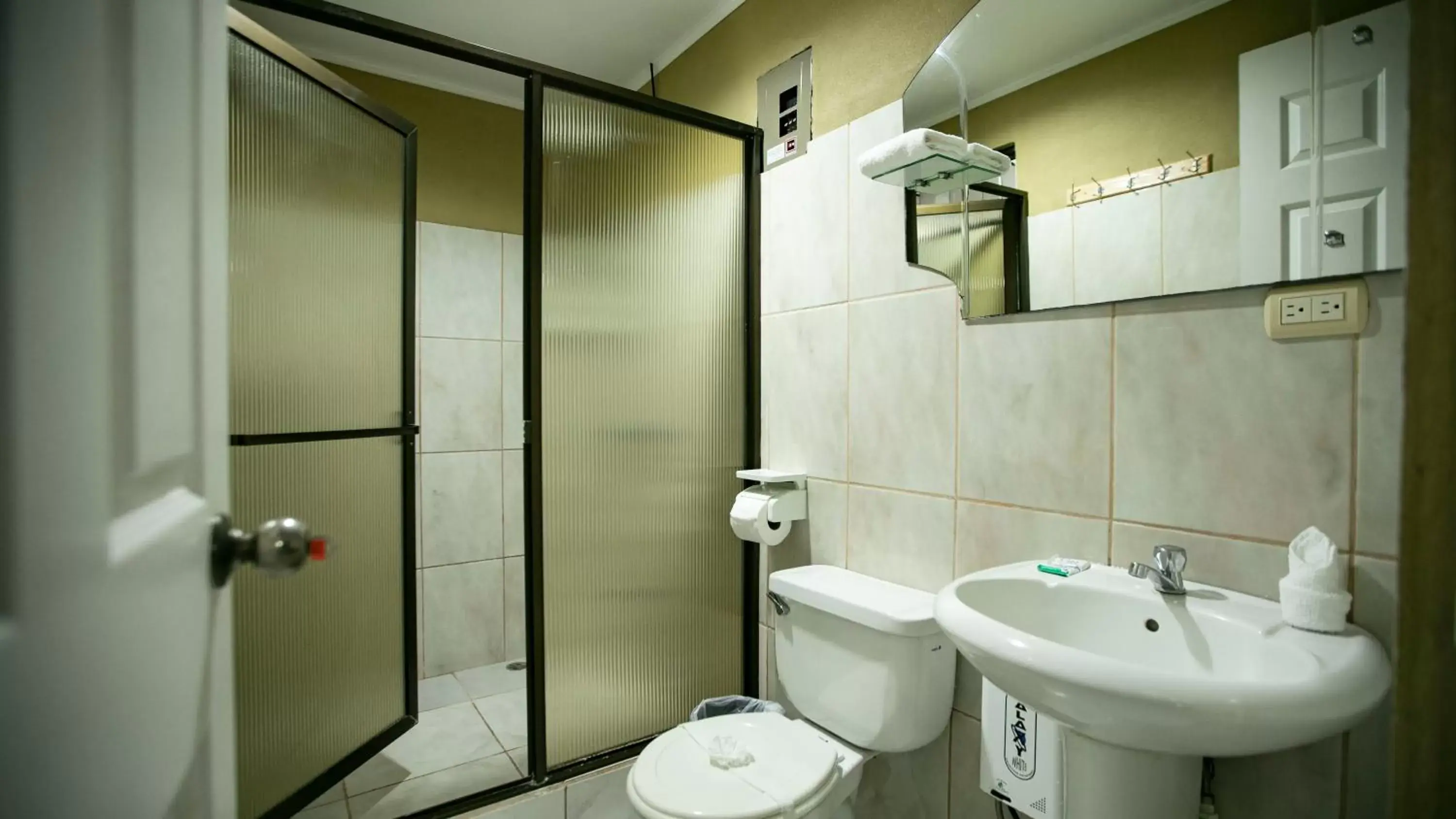 Shower, Bathroom in Coati Arenal Lodge