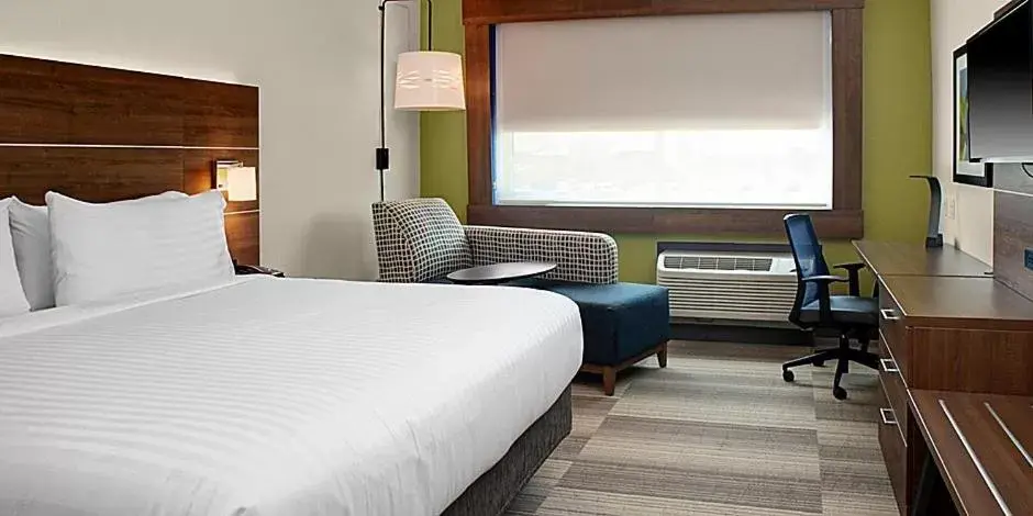 Bed in Holiday Inn Express & Suites - Houston NW - Cypress Grand Pky, an IHG Hotel