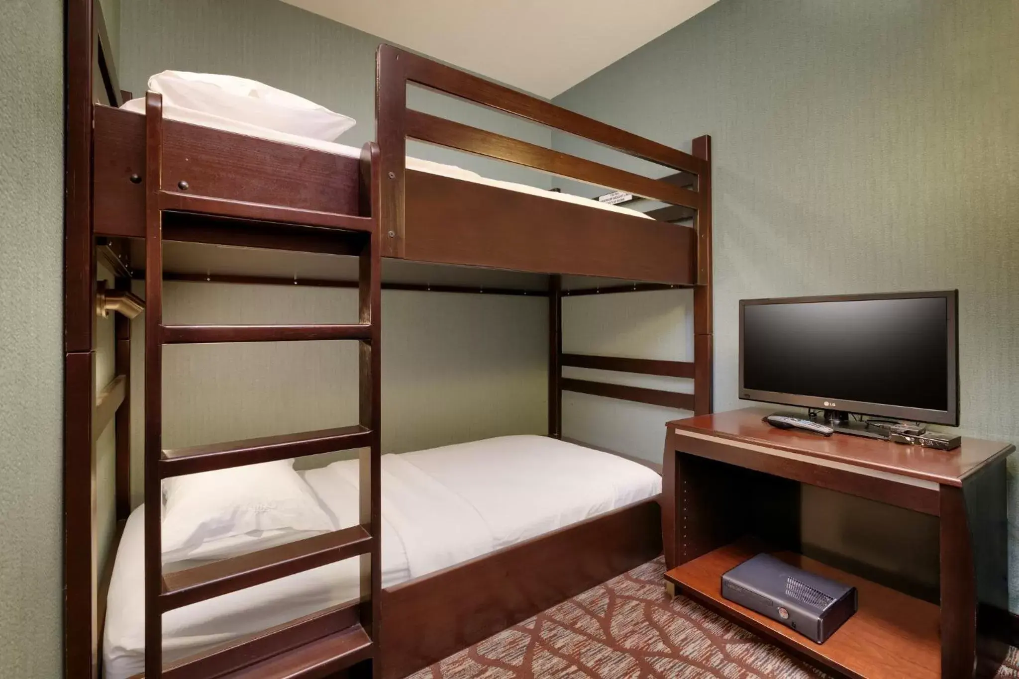 Bedroom, Bunk Bed in Holiday Inn Express Hotel & Suites Butte, an IHG Hotel