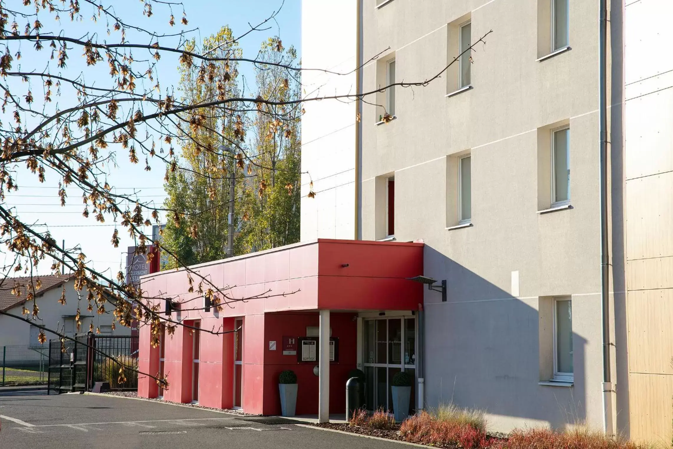 Property building in Hotel Clermont Estaing Property building in Hotel Clermont Estaing