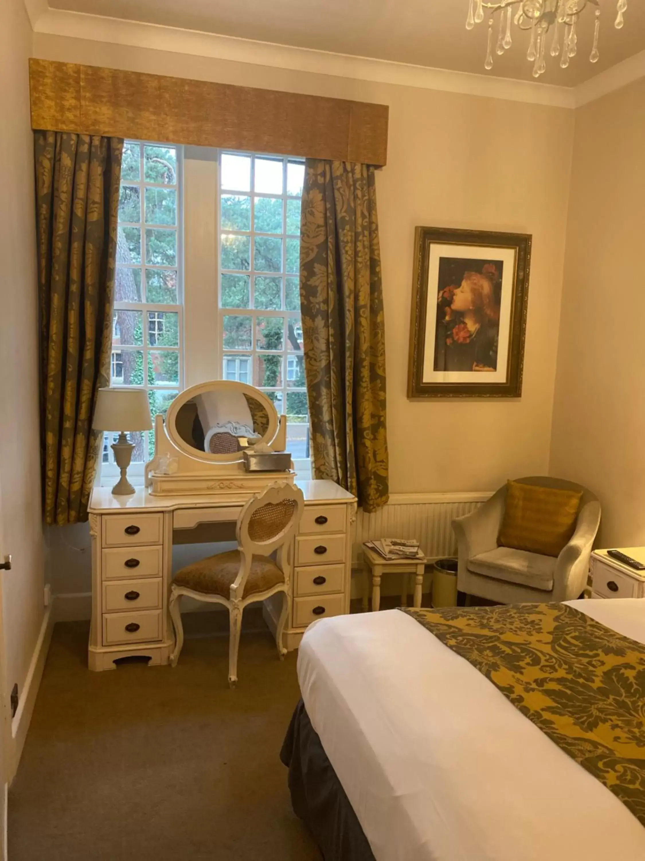 Seating Area in Langtry Manor Hotel