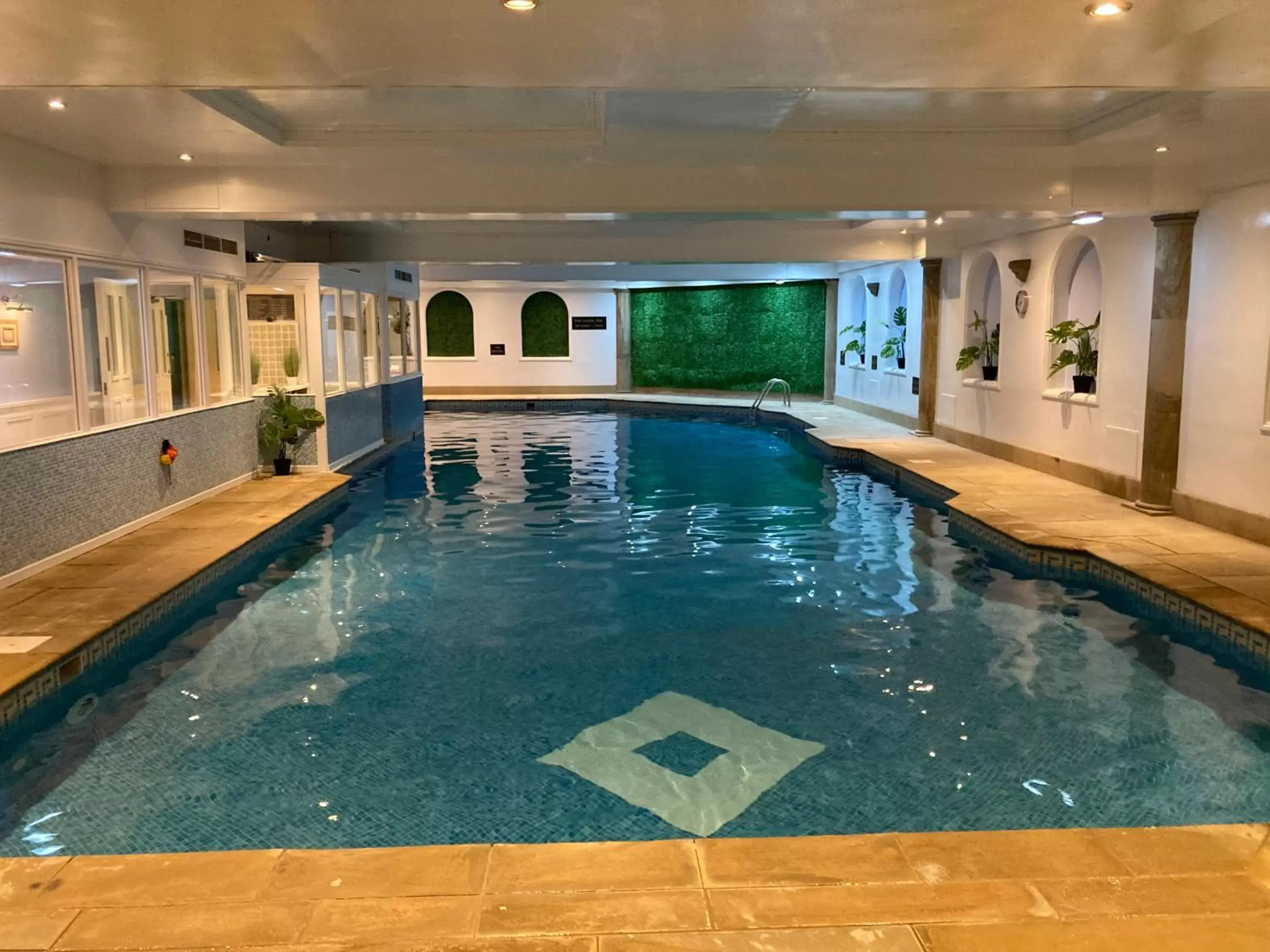 Swimming Pool in Washington Central Hotel and Sleepwell Inn