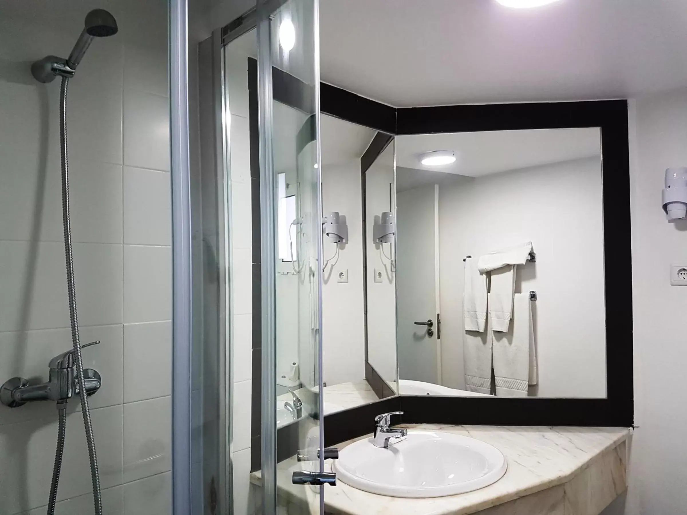 Toilet, Bathroom in Apartamentos Turisticos Soldoiro