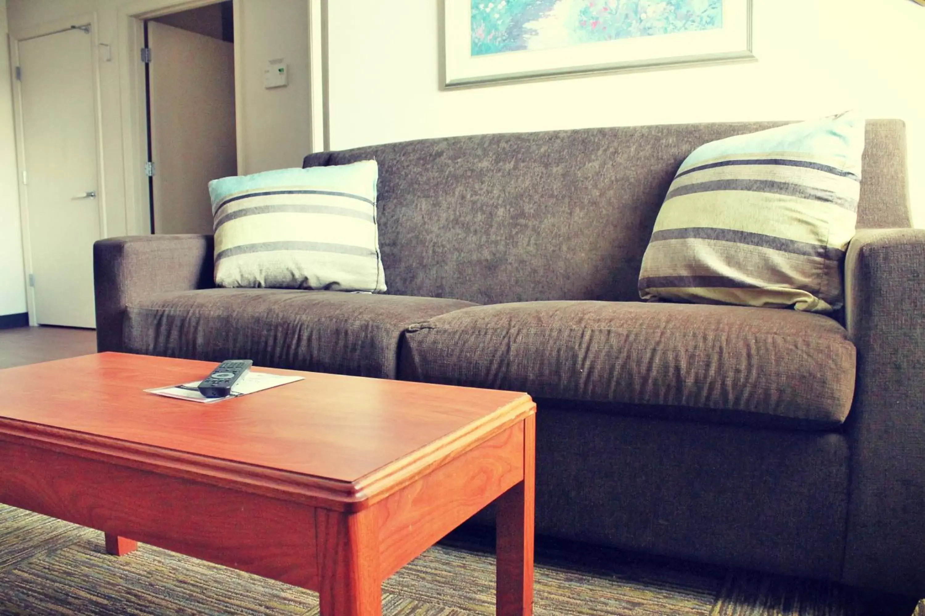 Photo of the whole room, Seating Area in Candlewood Suites Syracuse-Airport