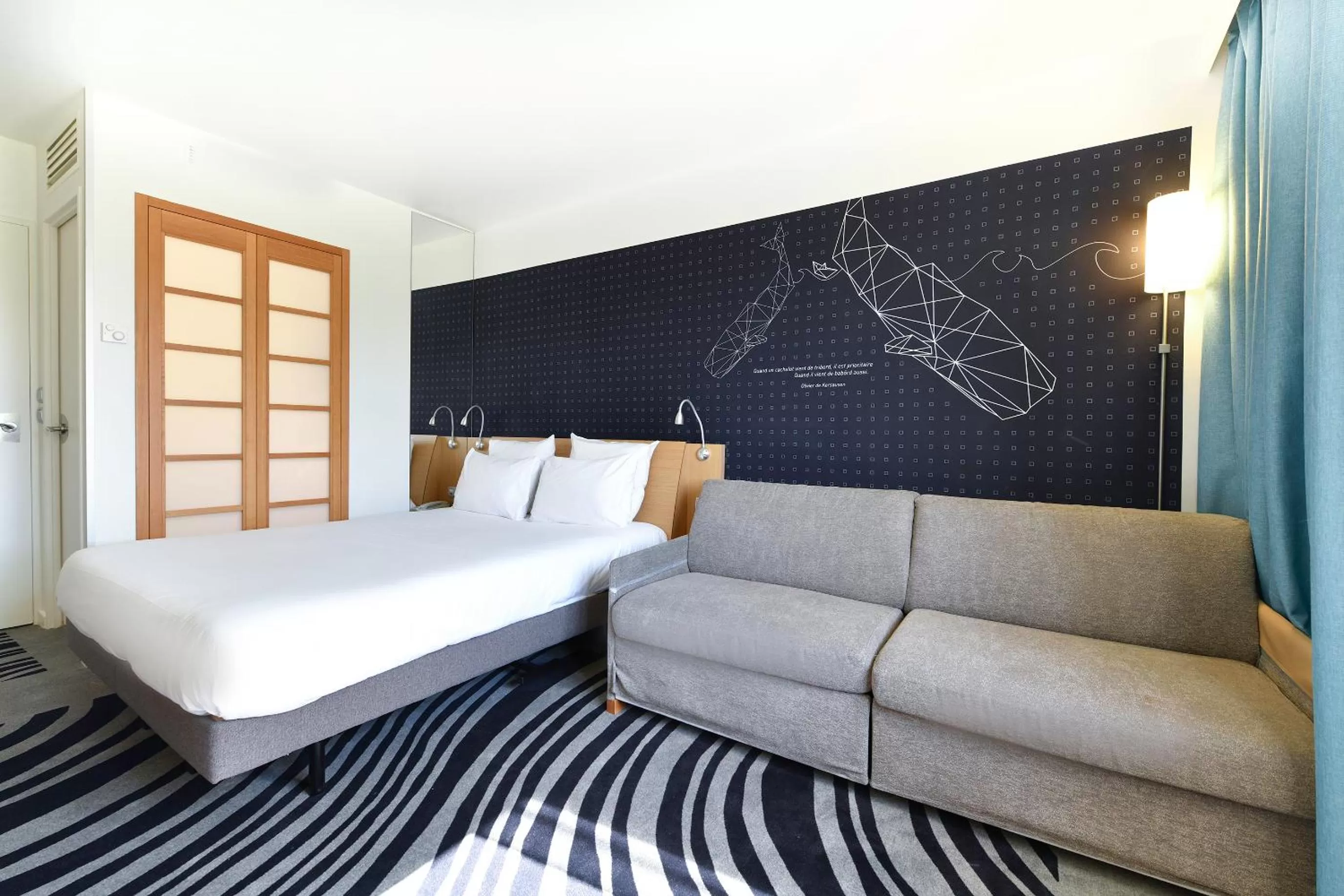 Photo of the whole room, Bed in Novotel La Rochelle Centre