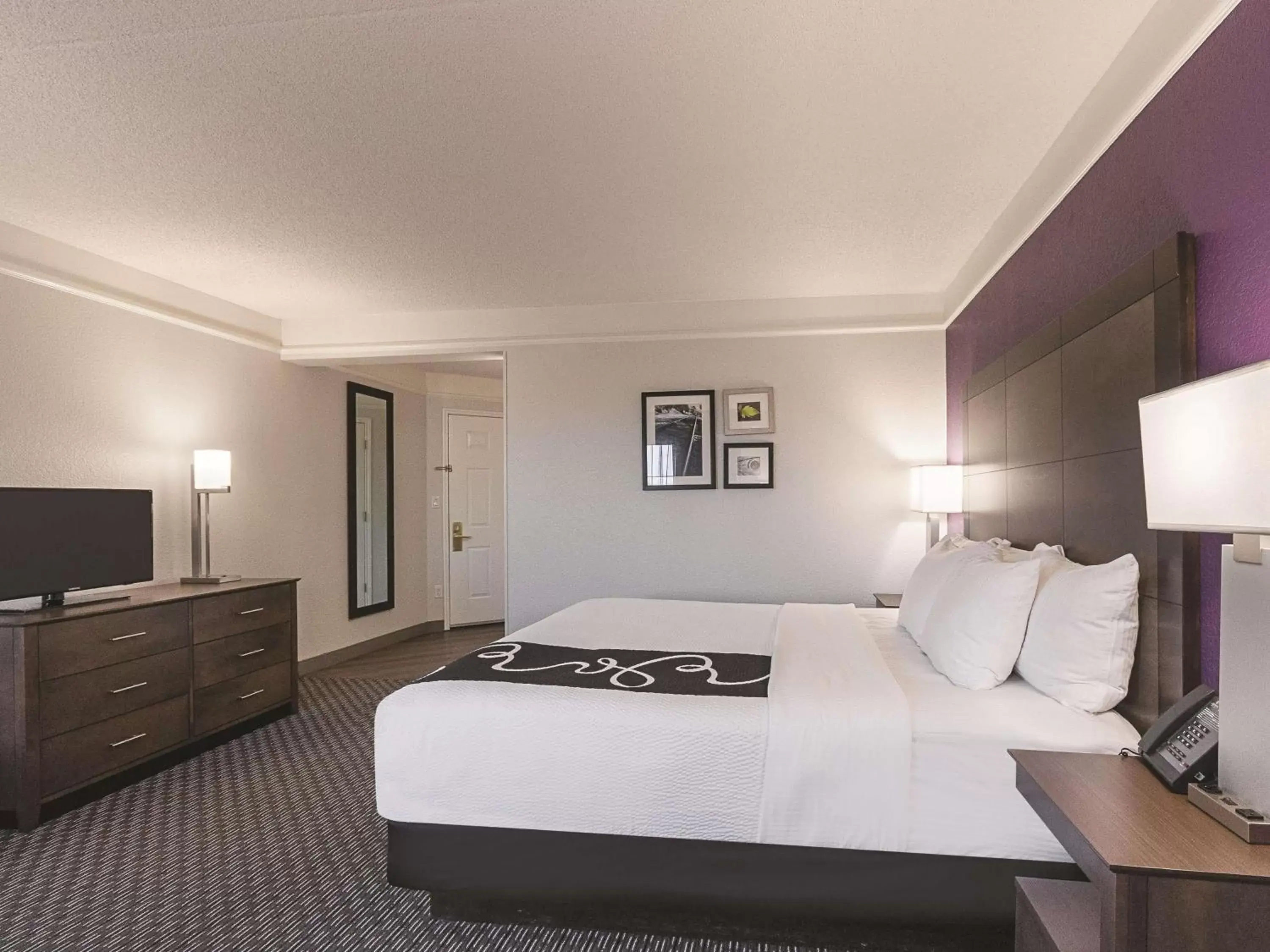 Photo of the whole room, Bed in La Quinta by Wyndham Grand Junction Airport Photo of the whole room, Bed in La Quinta by Wyndham Grand Junction Airport