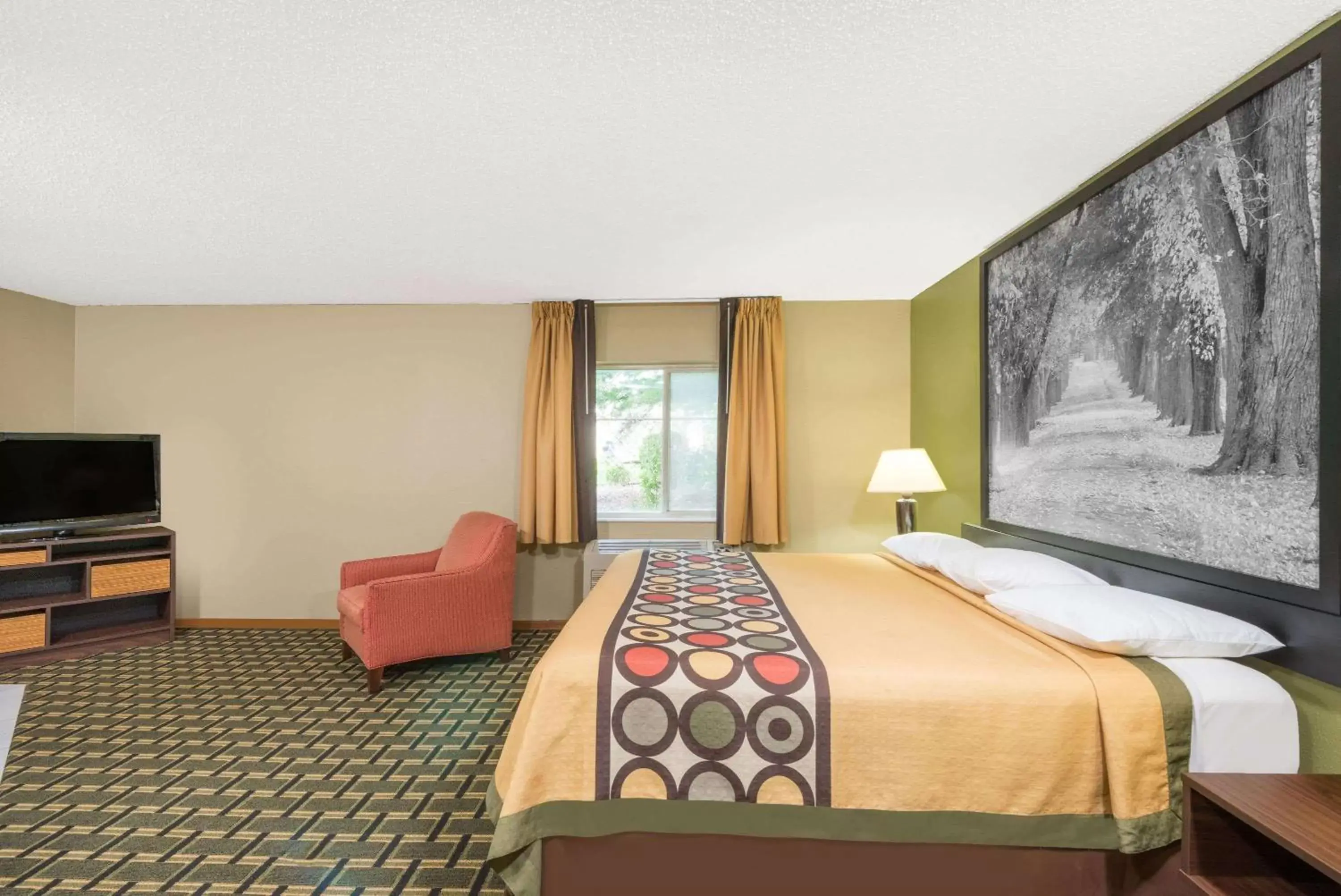 Photo of the whole room, Bed in Super 8 by Wyndham Olney