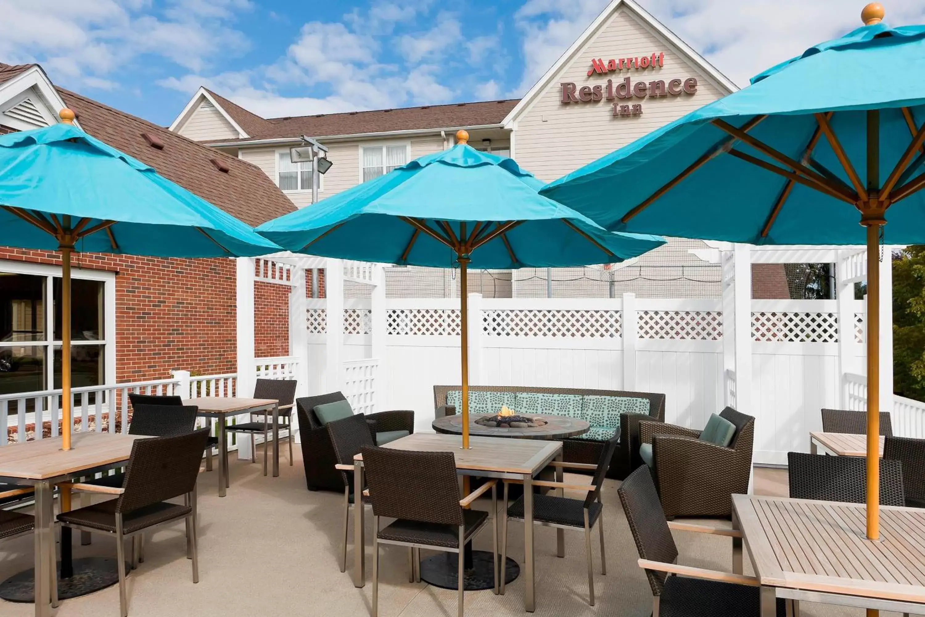 Property building, Restaurant/Places to Eat in Residence Inn Appleton