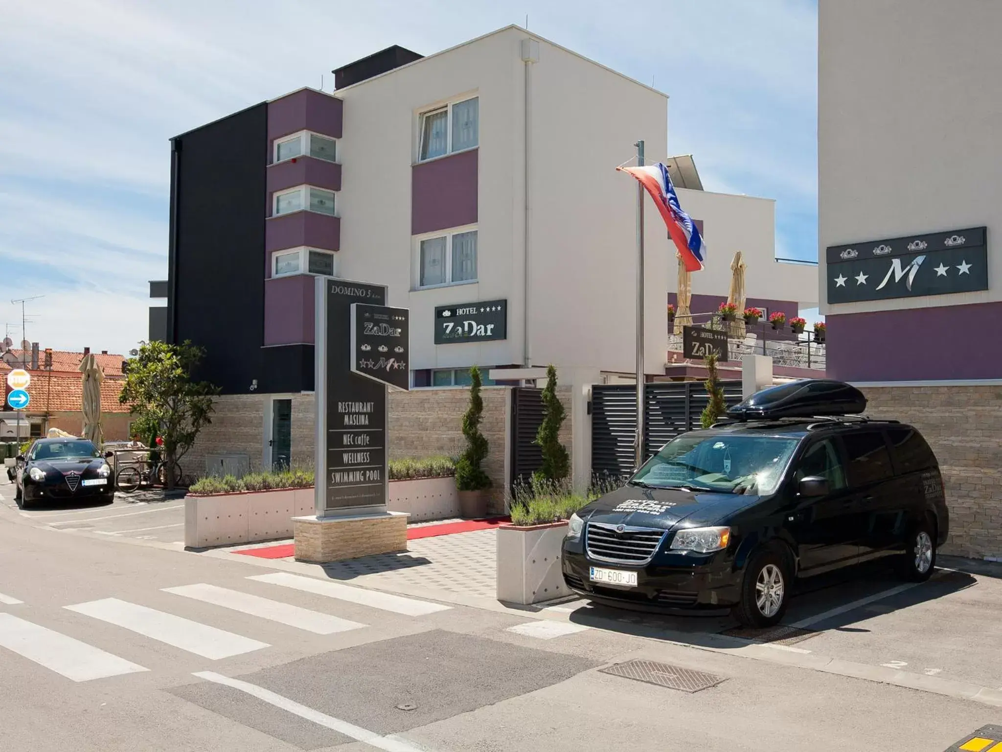 Facade/entrance in Hotel ZaDar Facade/entrance in Hotel ZaDar