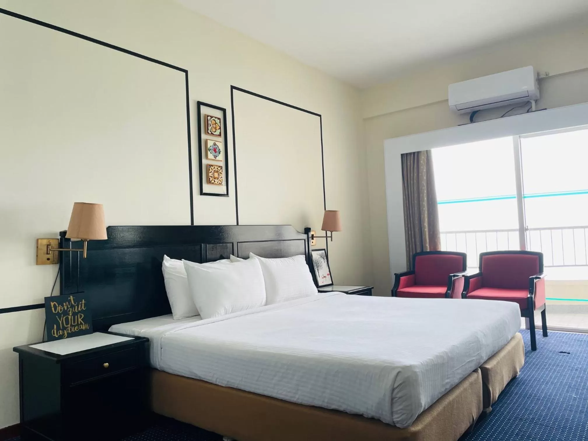 Bedroom, Bed in Seaview Suite at Rainbow Paradise