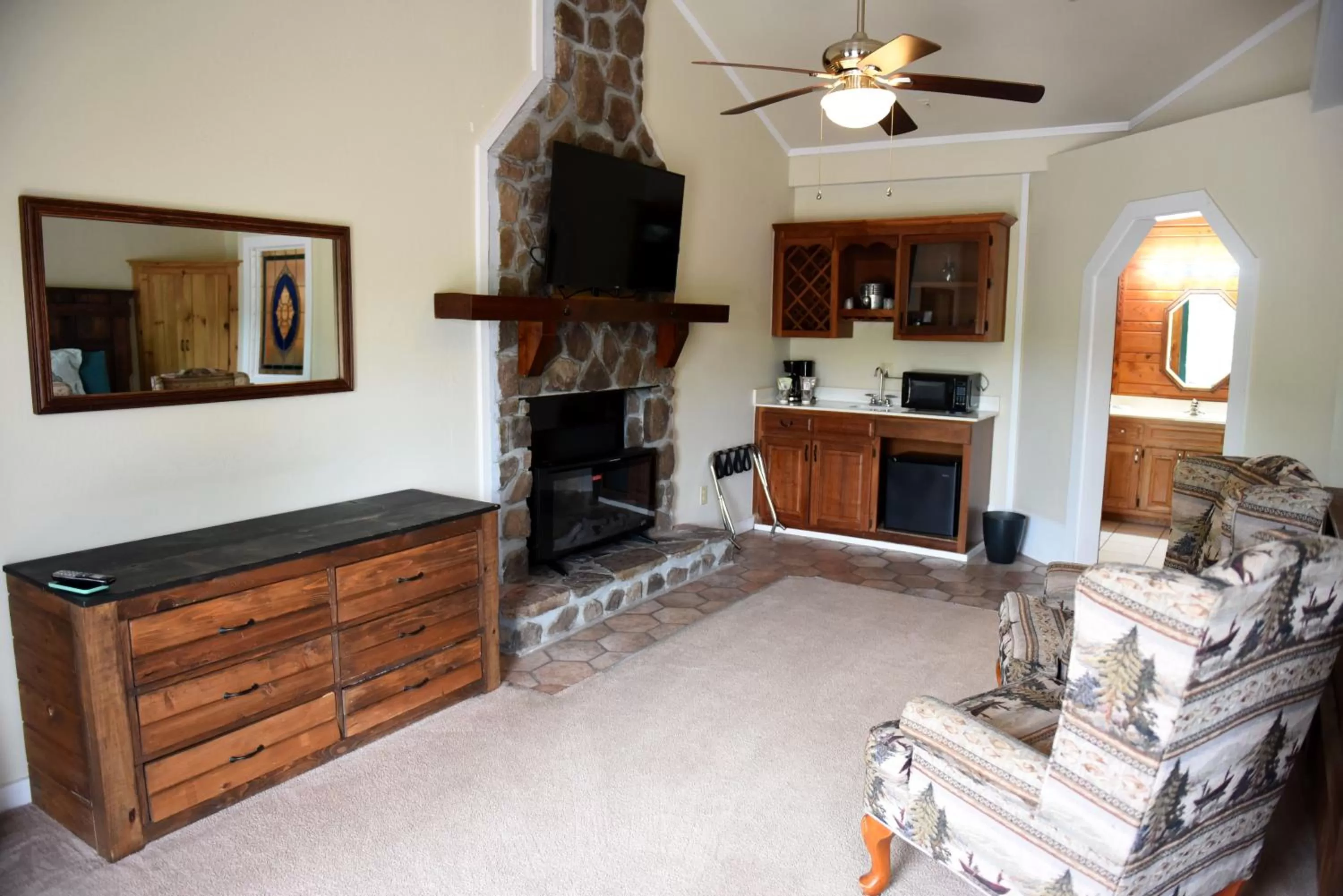 TV and multimedia in Heidi Motel - Helen