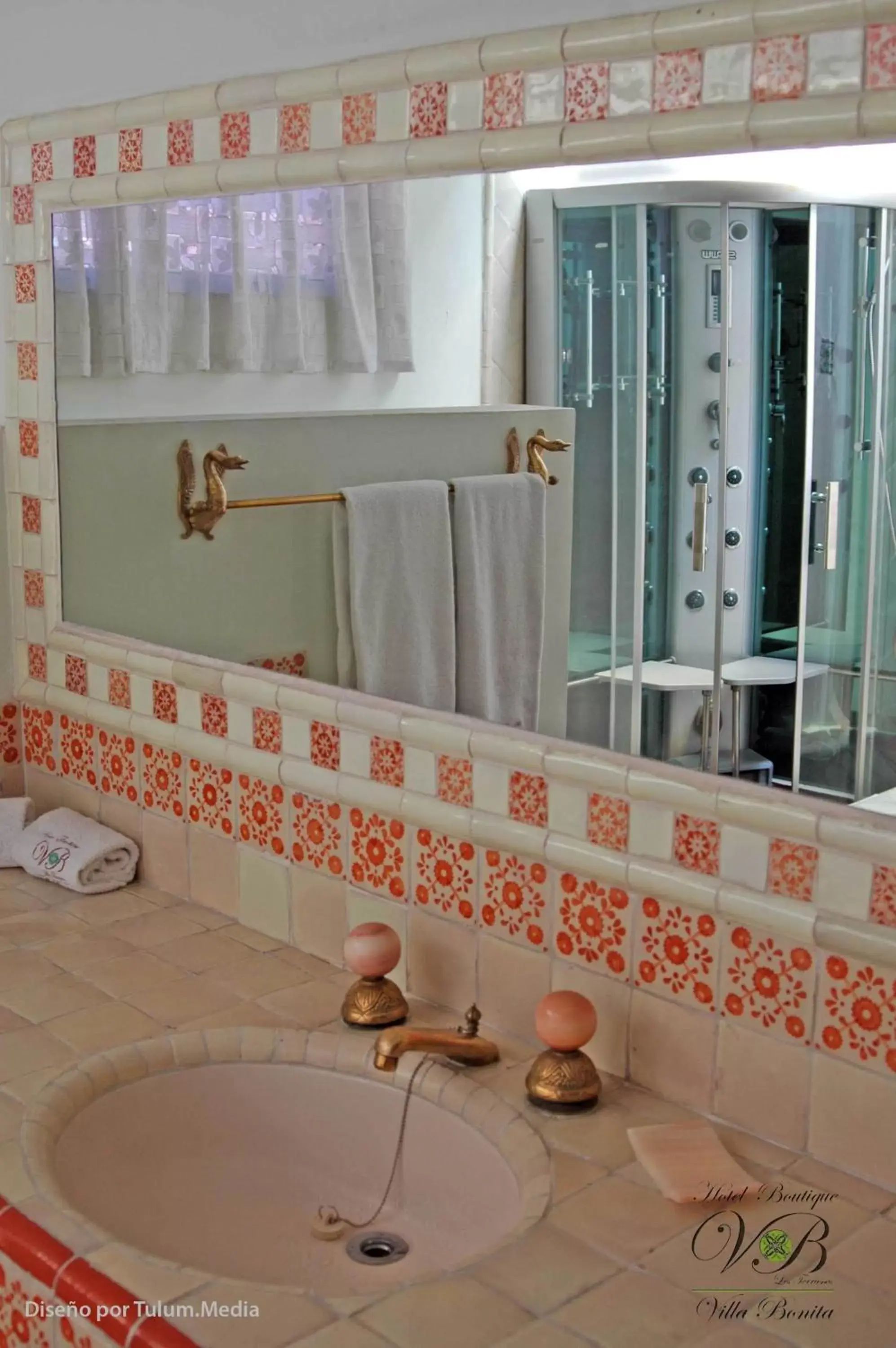 Shower, Bathroom in Villa Bonita Les Terrasses