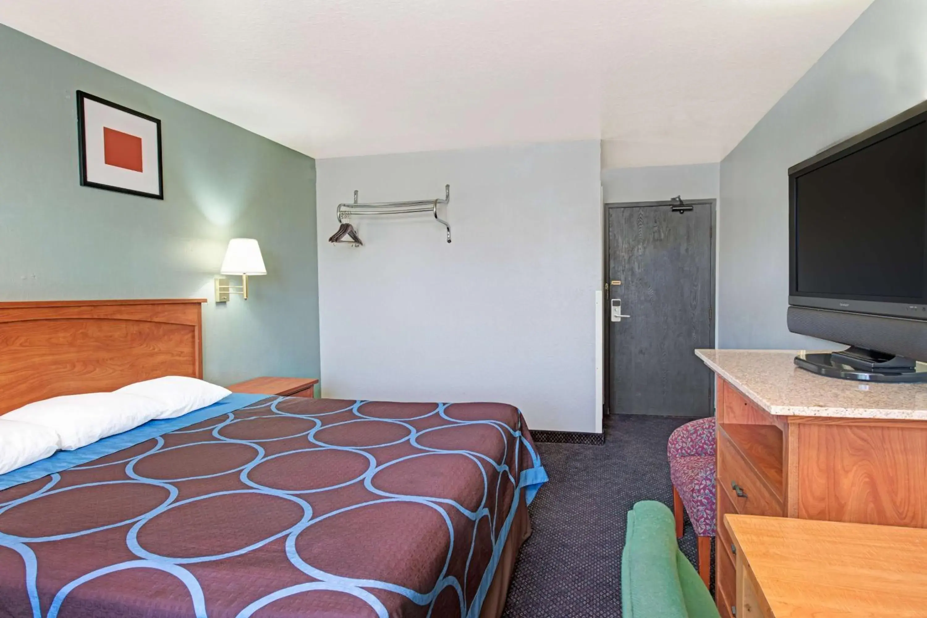 King Room - Mobility Access/Non-Smoking in Super 8 by Wyndham Sacramento/Florin Rd