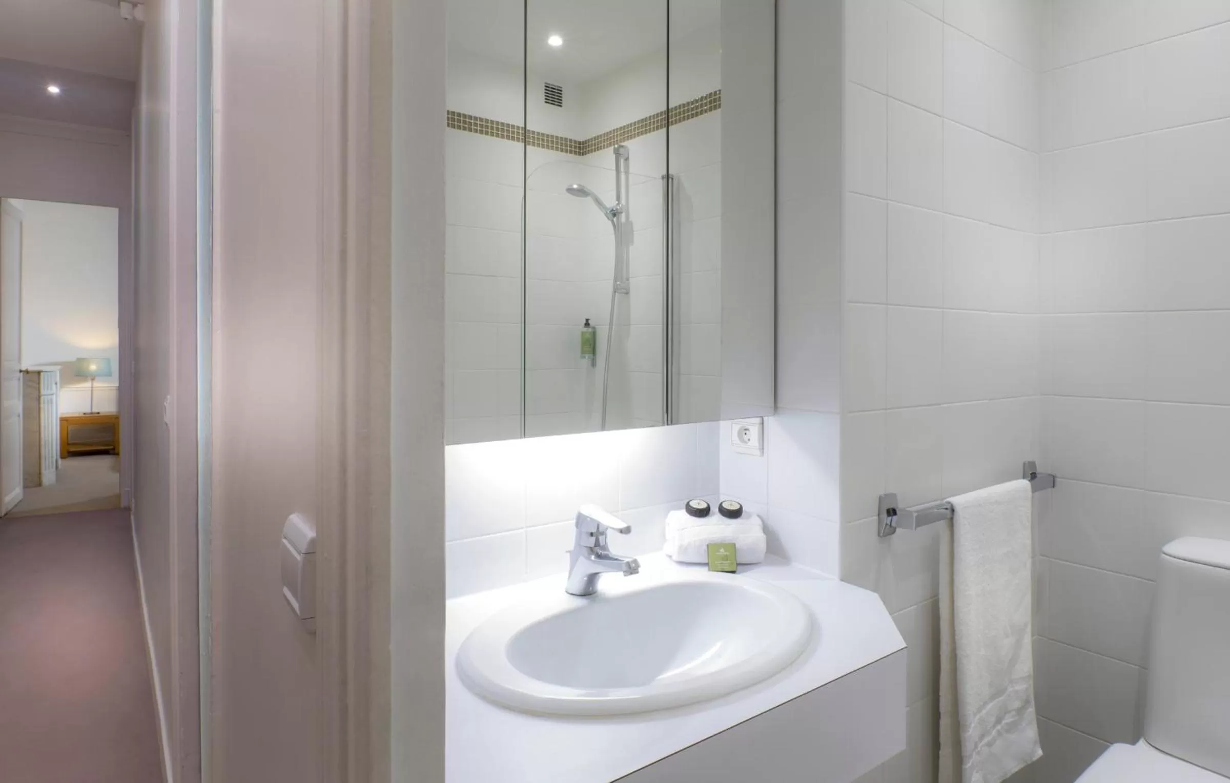 Bathroom in Résidence Charles Floquet