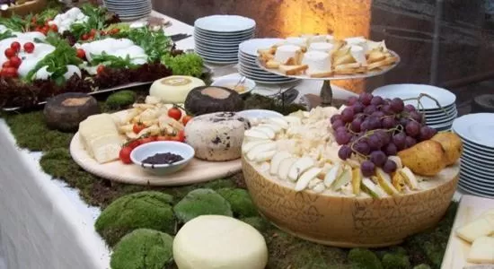 Restaurant/places to eat in Le Querce Hotel