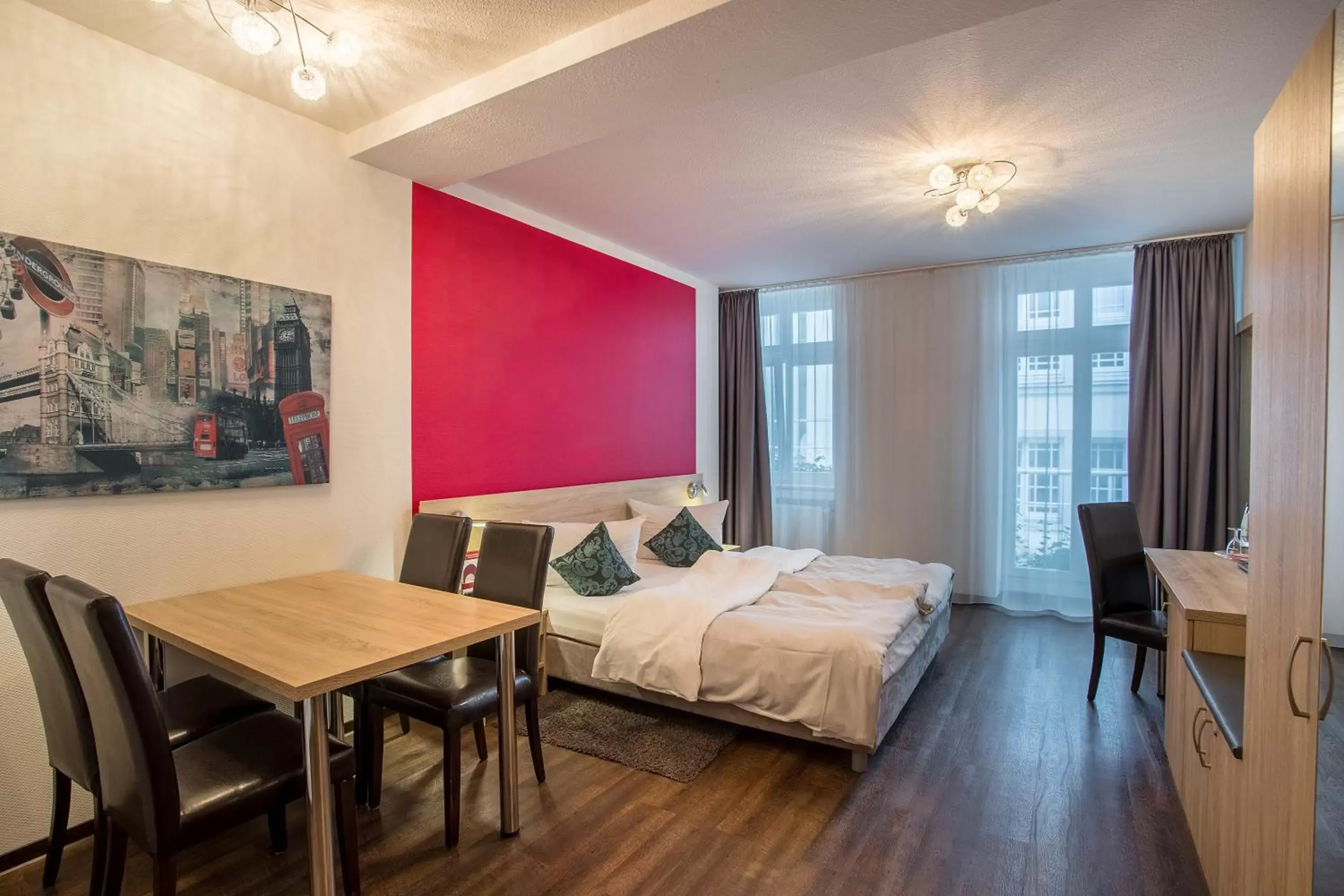 Photo of the whole room, Bed in Hotel Bayrischer Hof Photo of the whole room, Bed in Hotel Bayrischer Hof