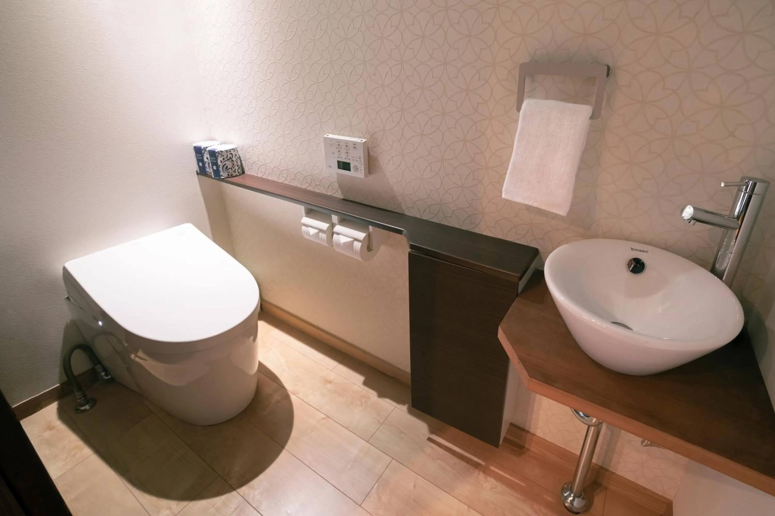 Toilet in Rinn Nishiwakamatsu