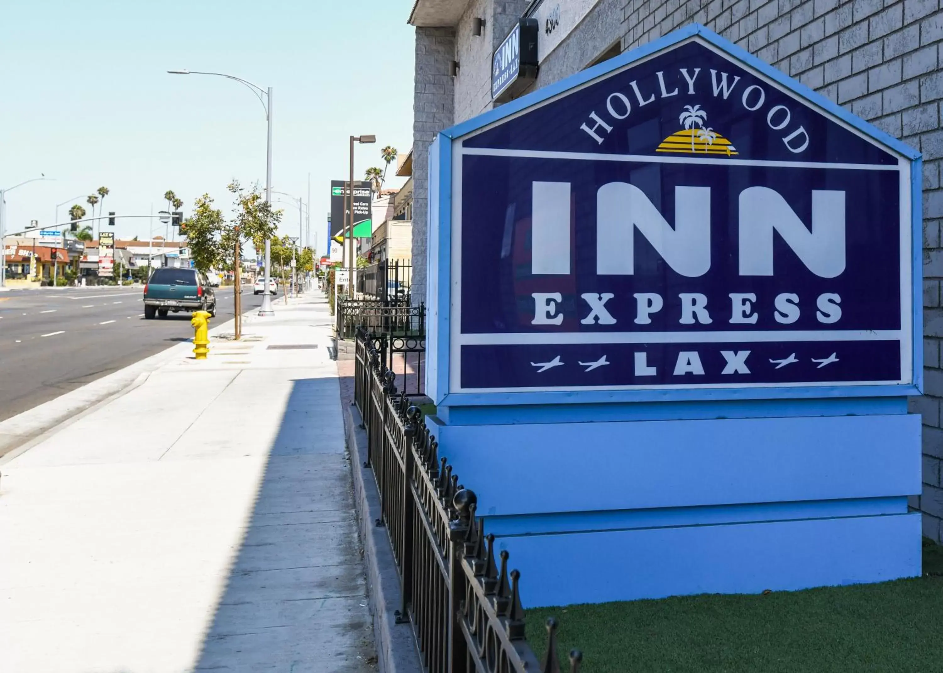 Property logo or sign in Hollywood Inn Express LAX