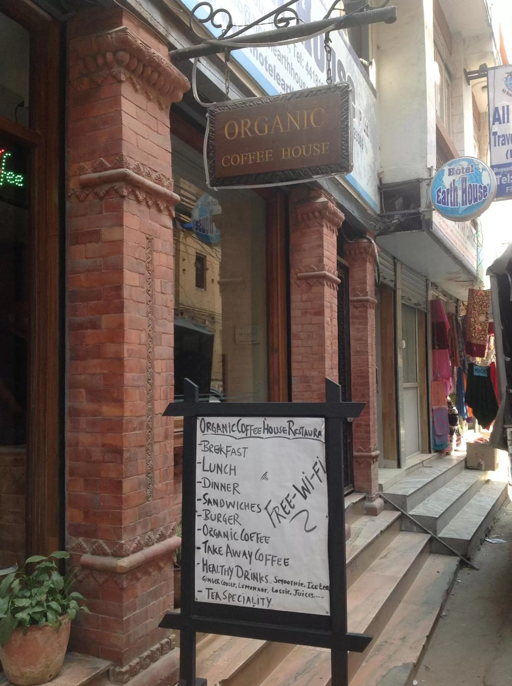 Facade/entrance in Hotel Earth House