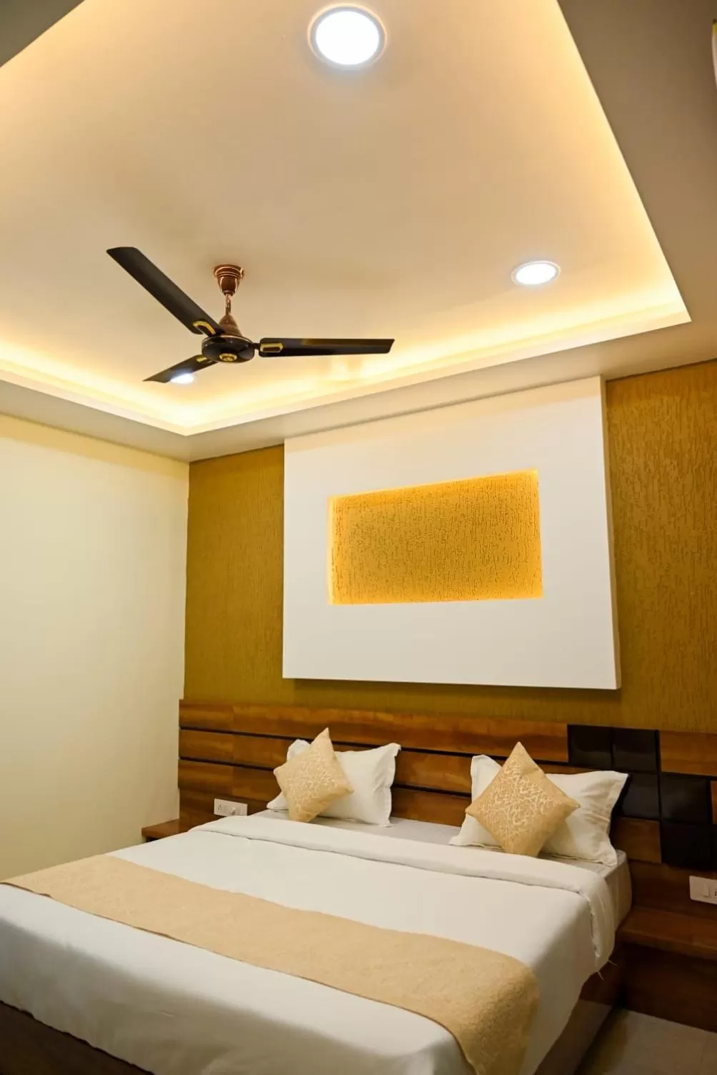 Photo of the whole room, Bed in Hotel Golden Bliss