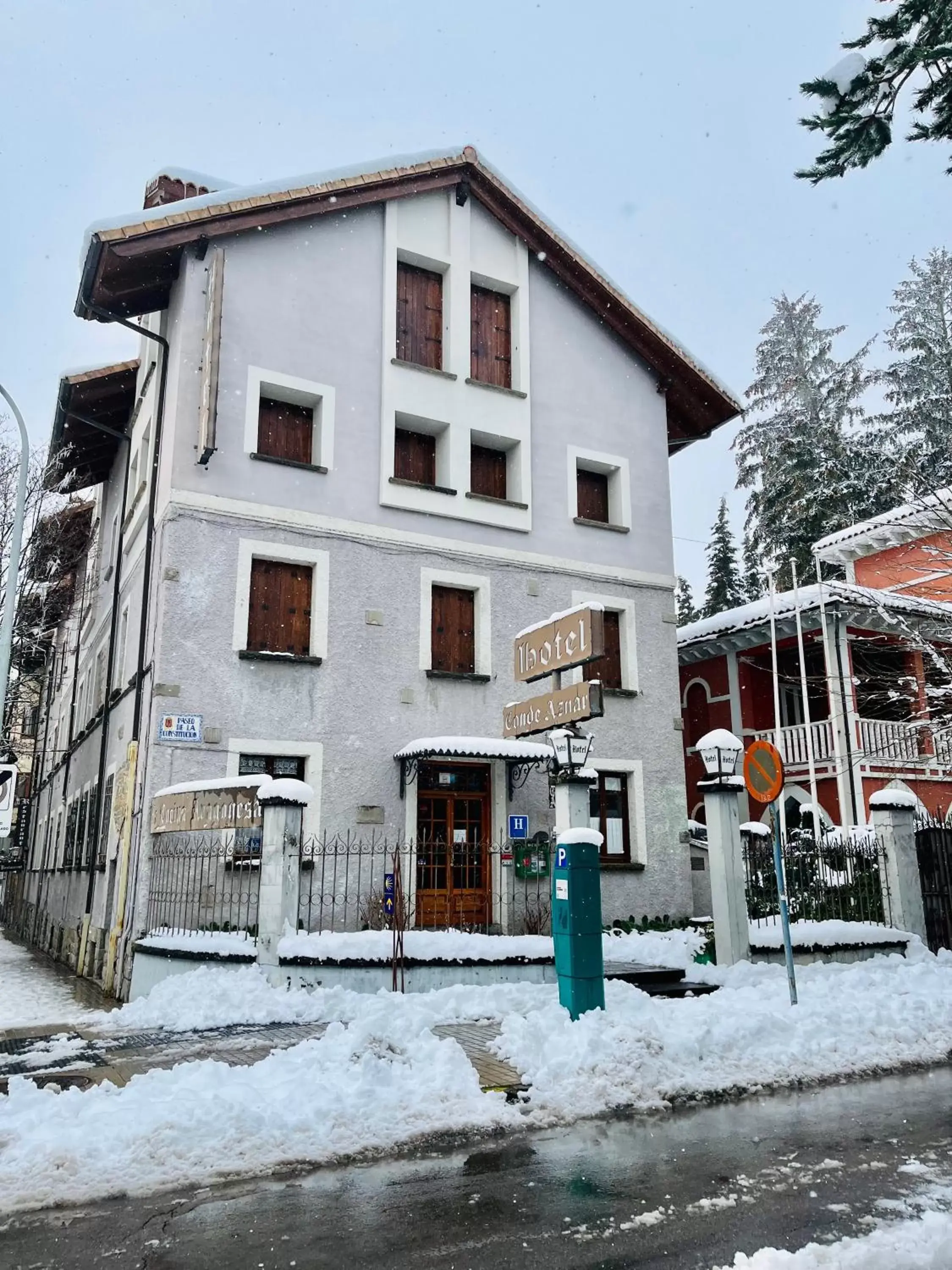 Property building, Winter in Conde Aznar